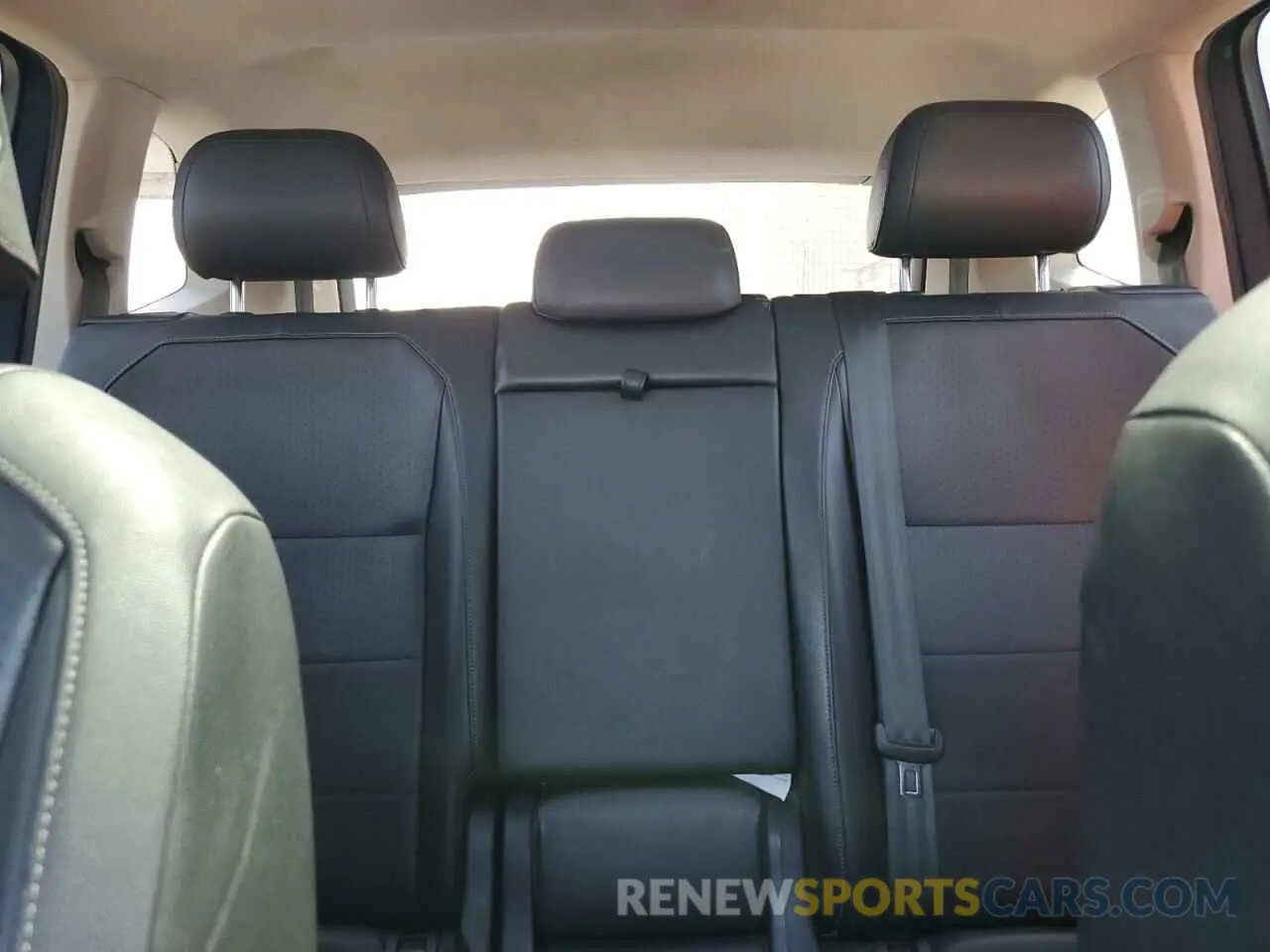 10 Photograph of a damaged car 3VV3B7AX5KM152871 VOLKSWAGEN TIGUAN 2019
