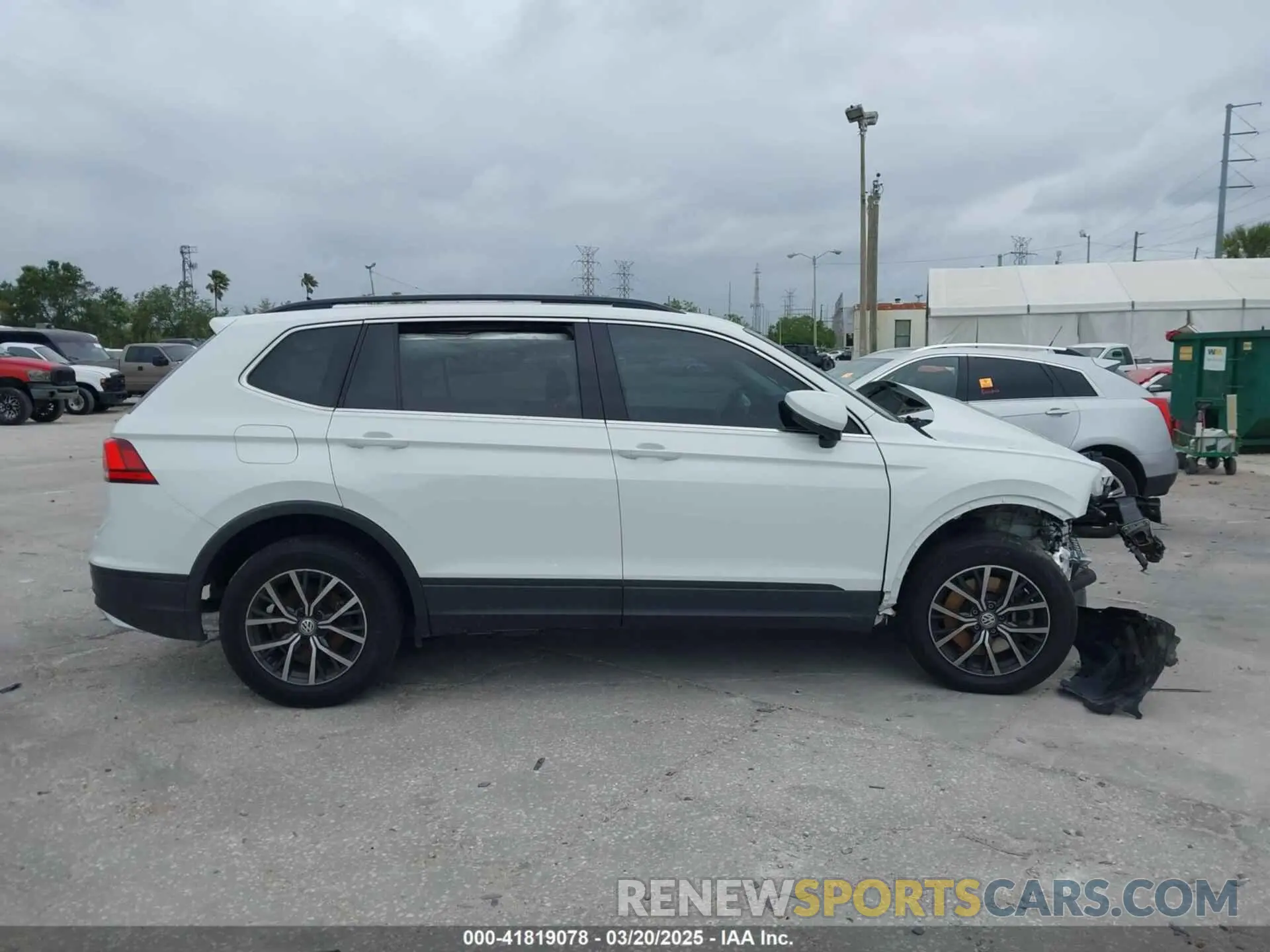 12 Photograph of a damaged car 3VV3B7AX5KM153342 VOLKSWAGEN TIGUAN 2019