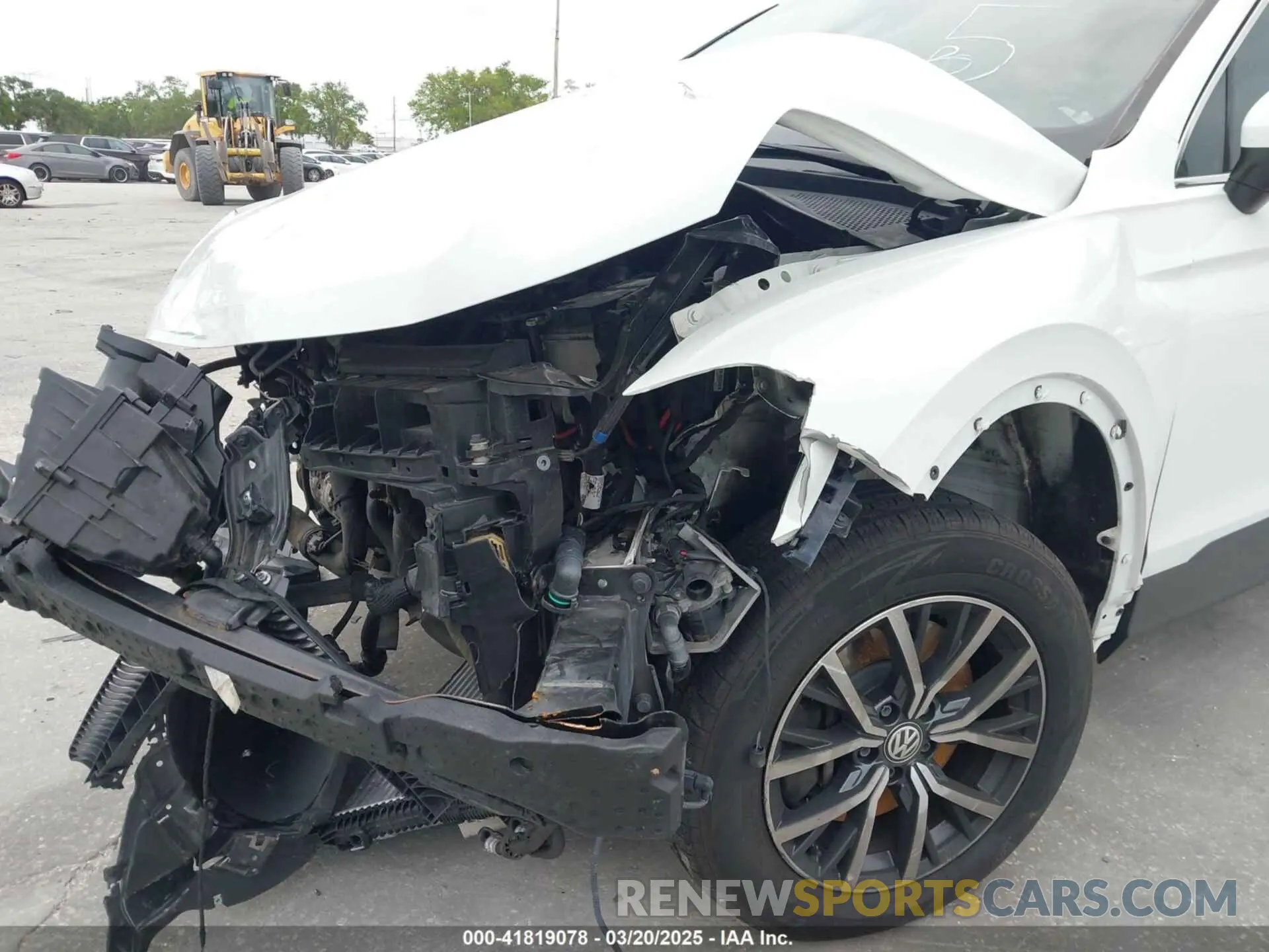 17 Photograph of a damaged car 3VV3B7AX5KM153342 VOLKSWAGEN TIGUAN 2019