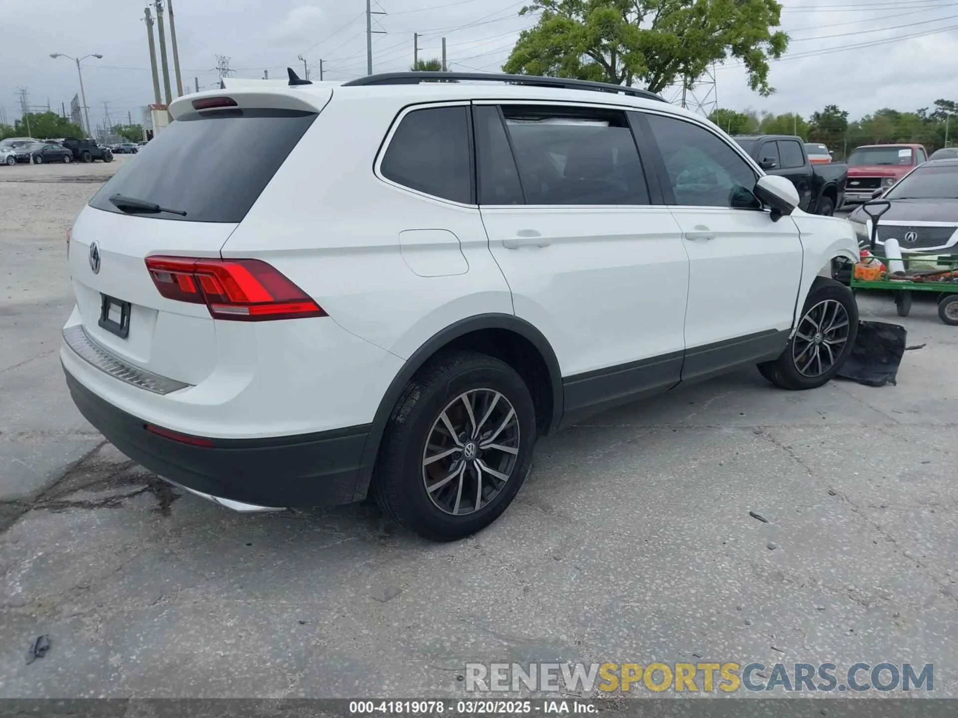 4 Photograph of a damaged car 3VV3B7AX5KM153342 VOLKSWAGEN TIGUAN 2019