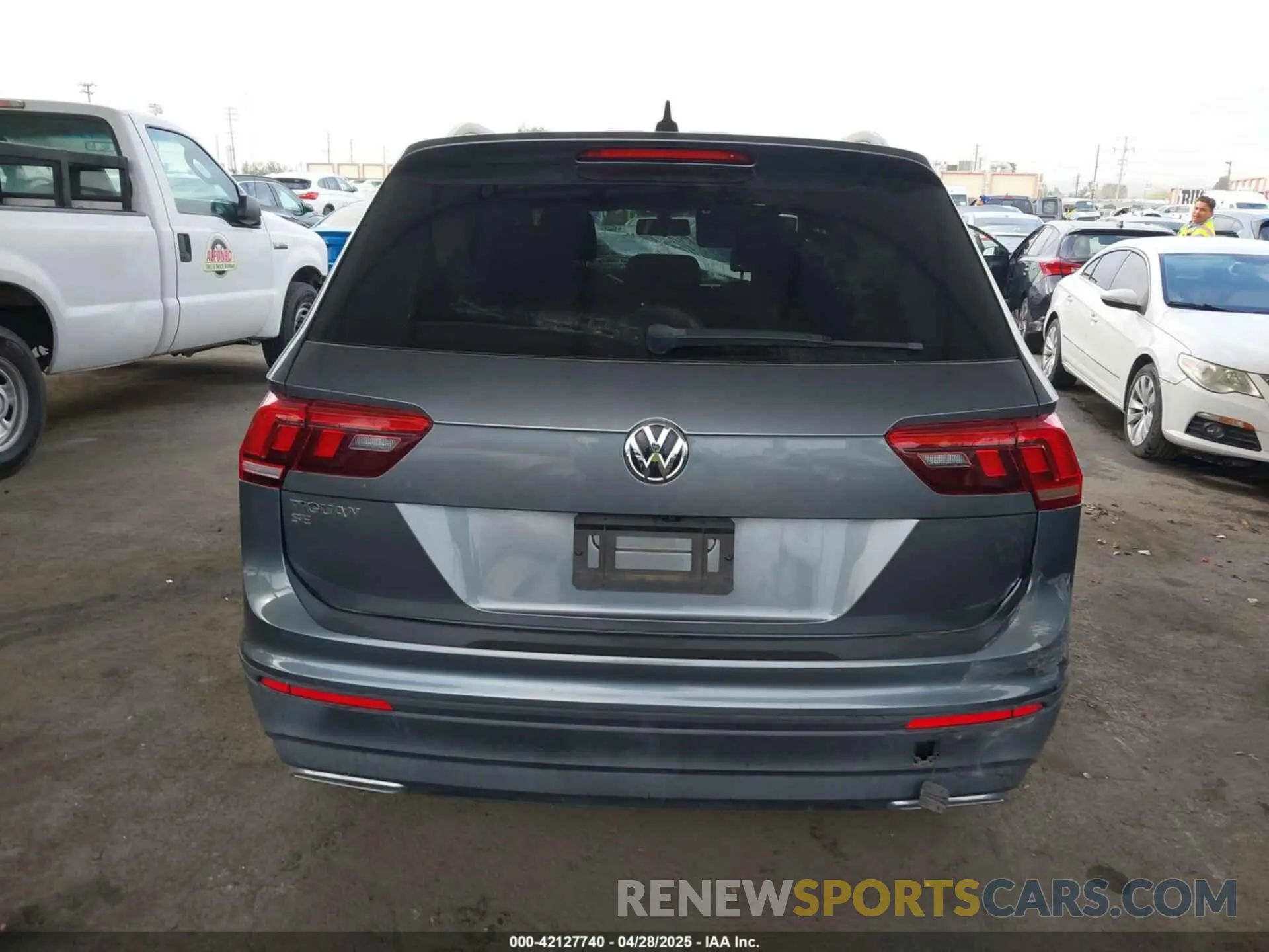 16 Photograph of a damaged car 3VV3B7AX5KM161599 VOLKSWAGEN TIGUAN 2019