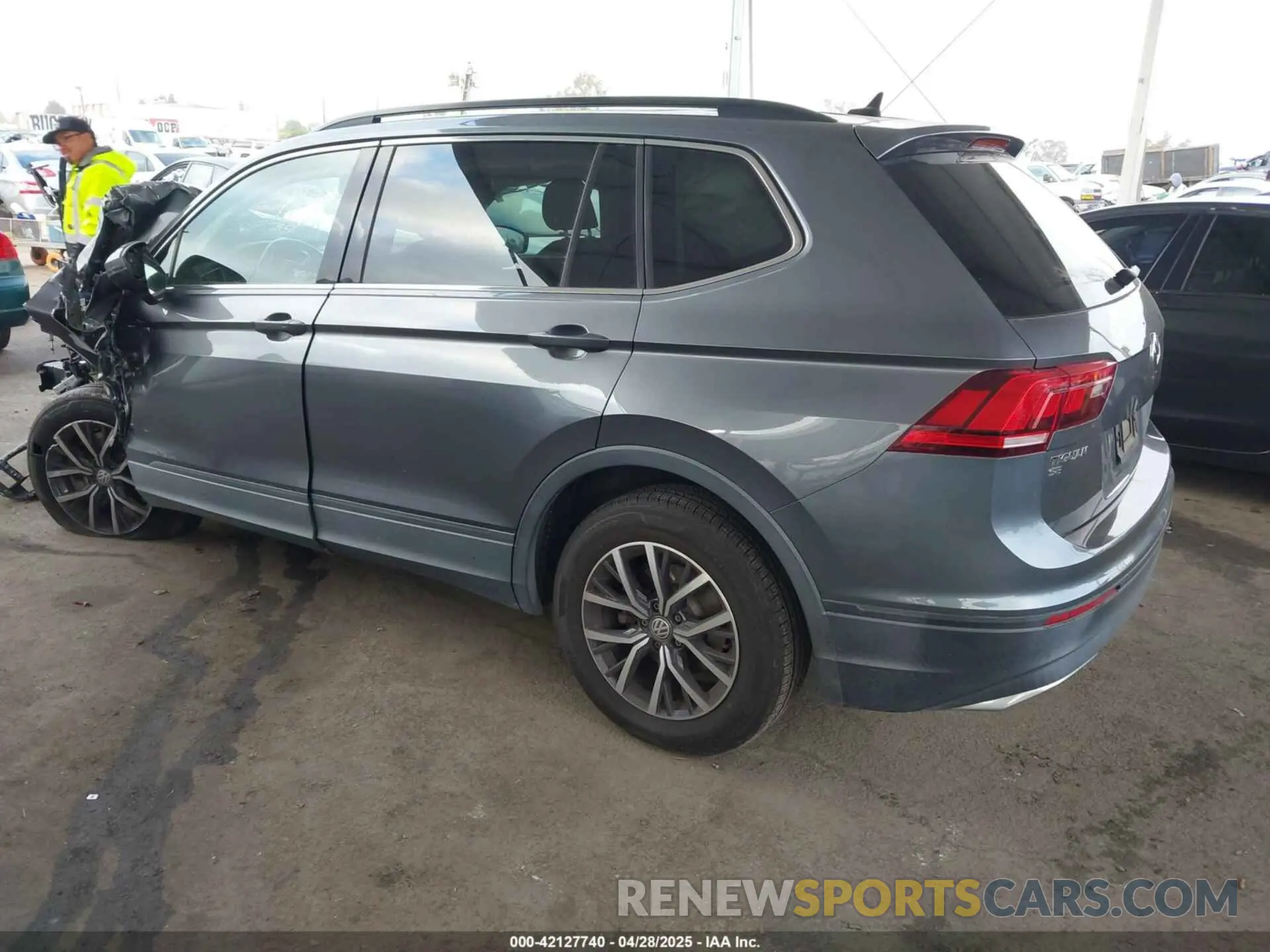 3 Photograph of a damaged car 3VV3B7AX5KM161599 VOLKSWAGEN TIGUAN 2019