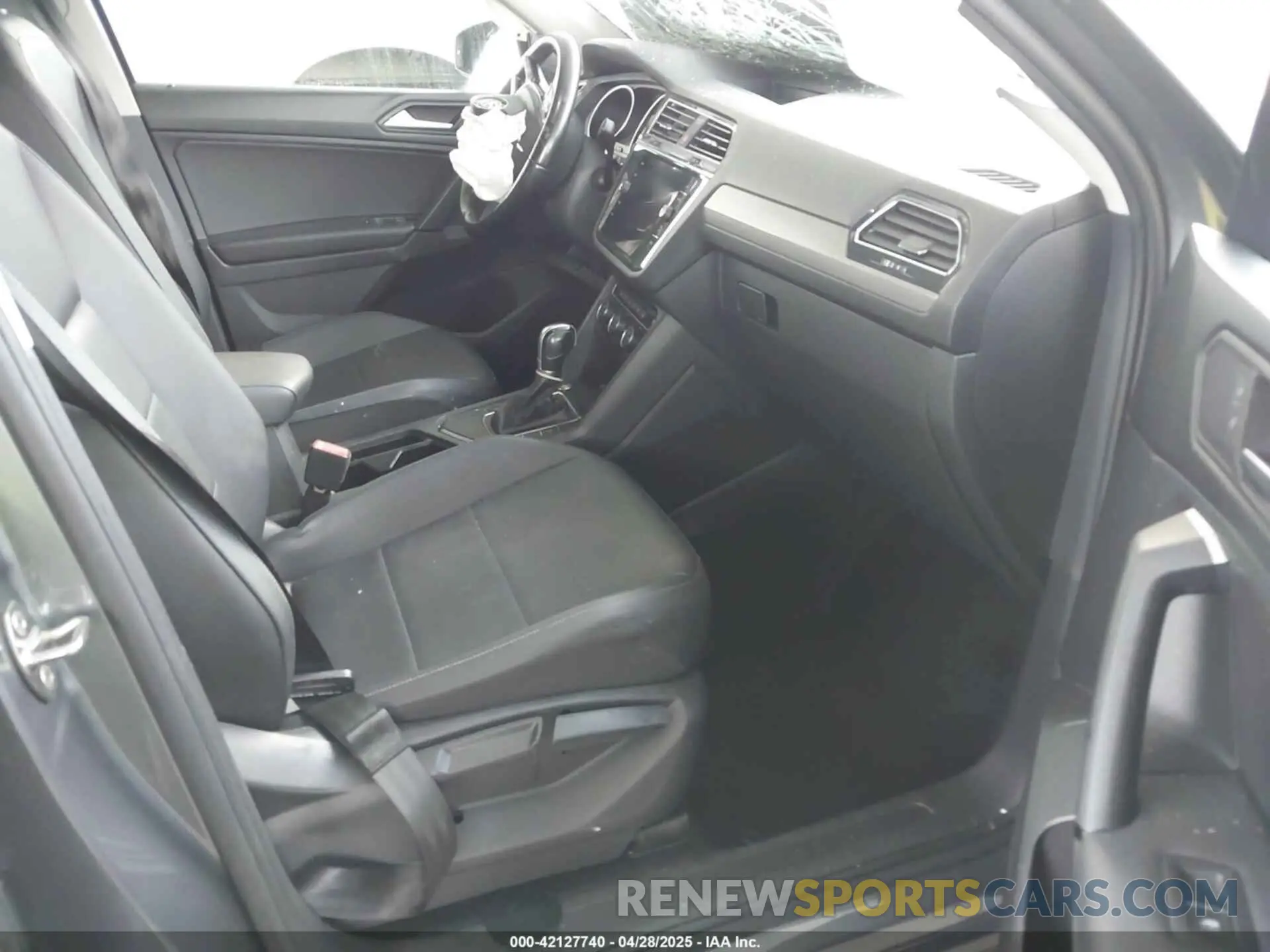 5 Photograph of a damaged car 3VV3B7AX5KM161599 VOLKSWAGEN TIGUAN 2019