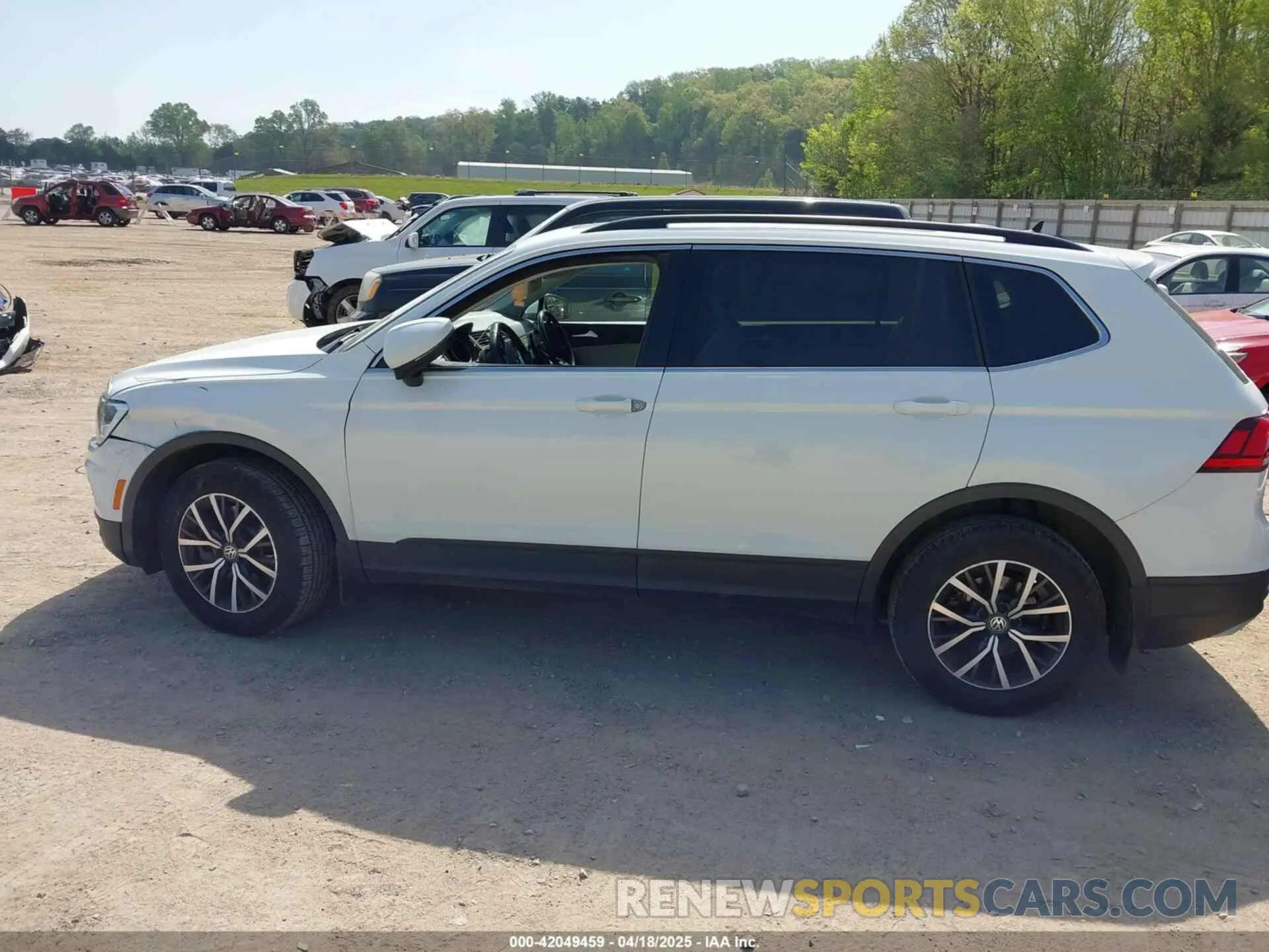 14 Photograph of a damaged car 3VV3B7AX5KM194120 VOLKSWAGEN TIGUAN 2019