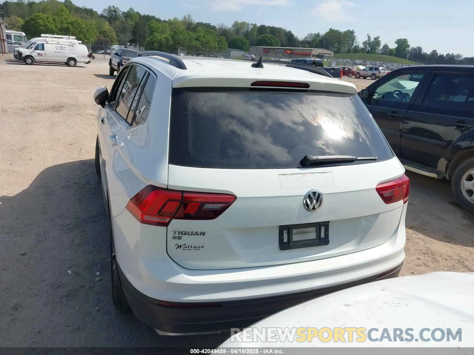 16 Photograph of a damaged car 3VV3B7AX5KM194120 VOLKSWAGEN TIGUAN 2019
