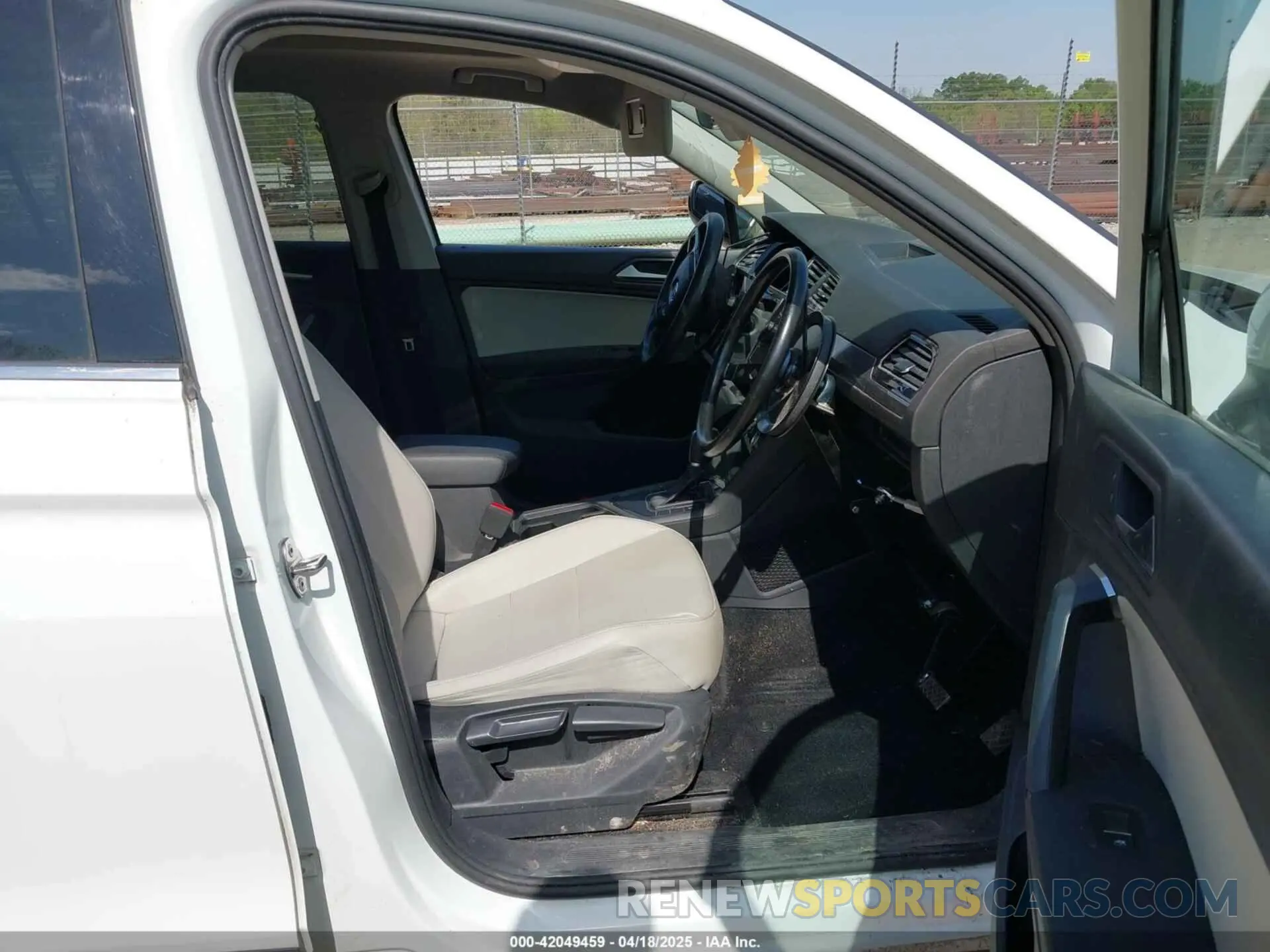5 Photograph of a damaged car 3VV3B7AX5KM194120 VOLKSWAGEN TIGUAN 2019