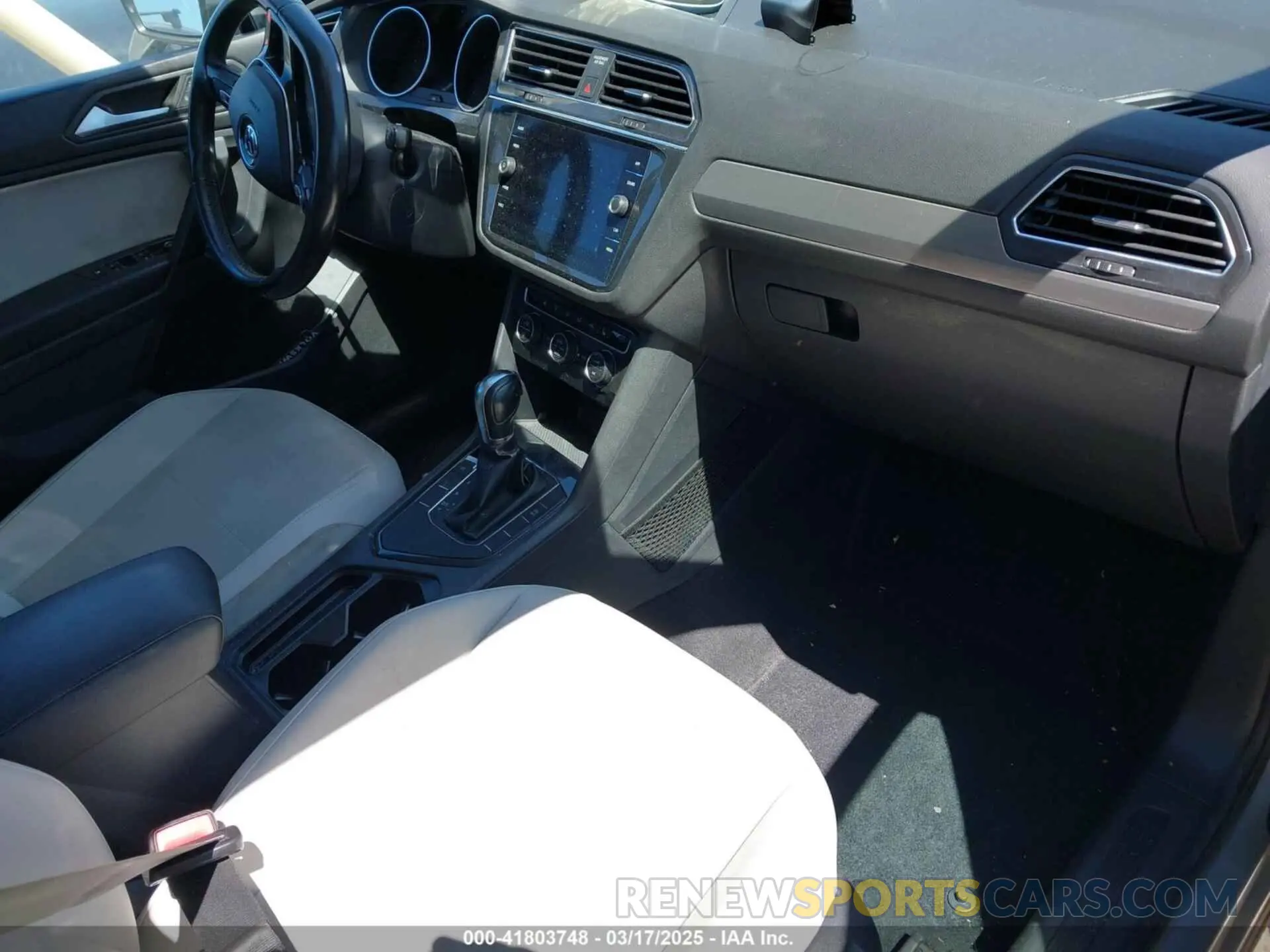 5 Photograph of a damaged car 3VV3B7AX5KM195140 VOLKSWAGEN TIGUAN 2019