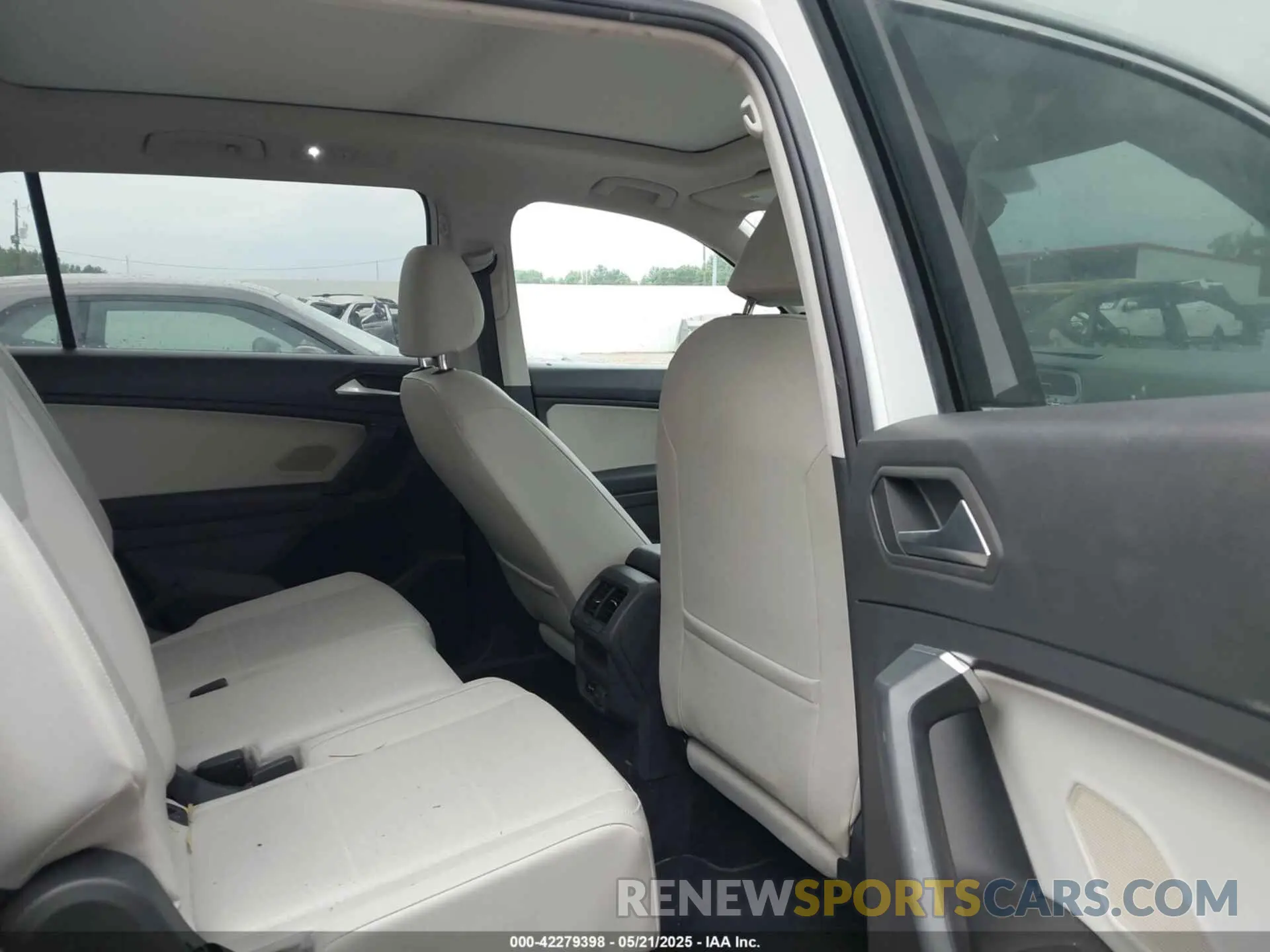 8 Photograph of a damaged car 3VV3B7AX6KM018161 VOLKSWAGEN TIGUAN 2019