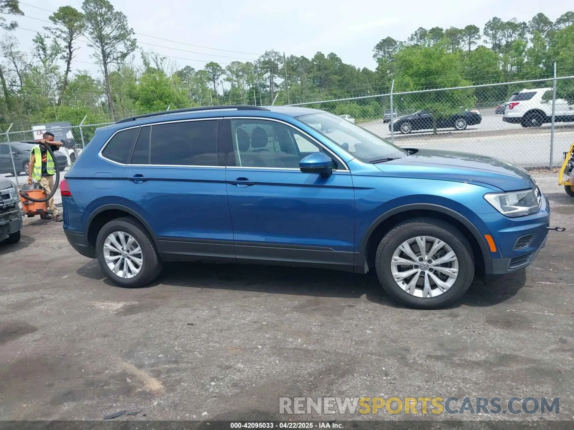13 Photograph of a damaged car 3VV3B7AX6KM048924 VOLKSWAGEN TIGUAN 2019