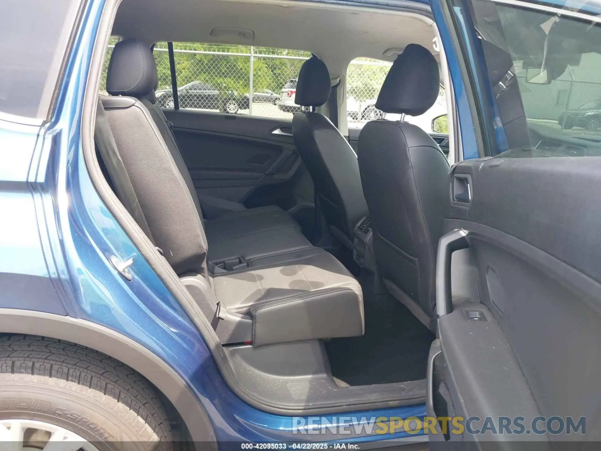 8 Photograph of a damaged car 3VV3B7AX6KM048924 VOLKSWAGEN TIGUAN 2019