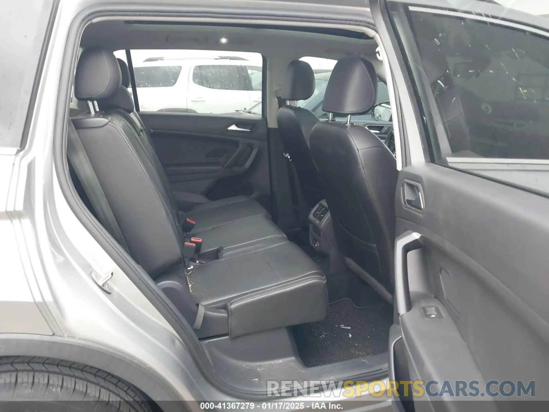 8 Photograph of a damaged car 3VV3B7AX6KM138493 VOLKSWAGEN TIGUAN 2019