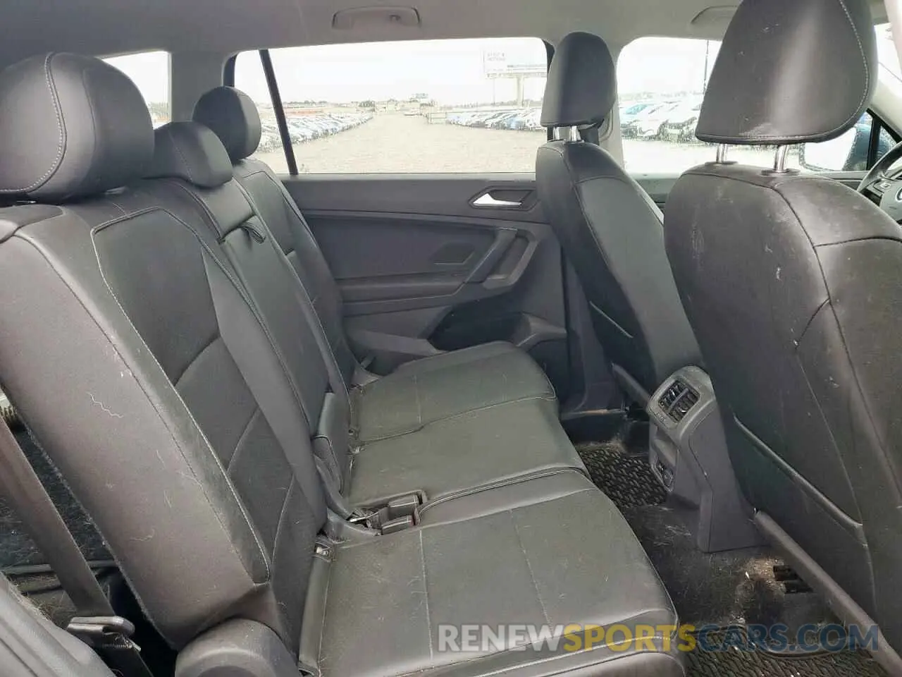 11 Photograph of a damaged car 3VV3B7AX7KM029928 VOLKSWAGEN TIGUAN 2019
