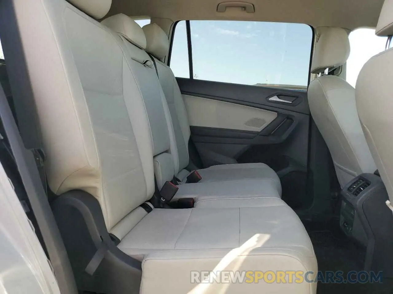 11 Photograph of a damaged car 3VV3B7AX7KM044817 VOLKSWAGEN TIGUAN 2019