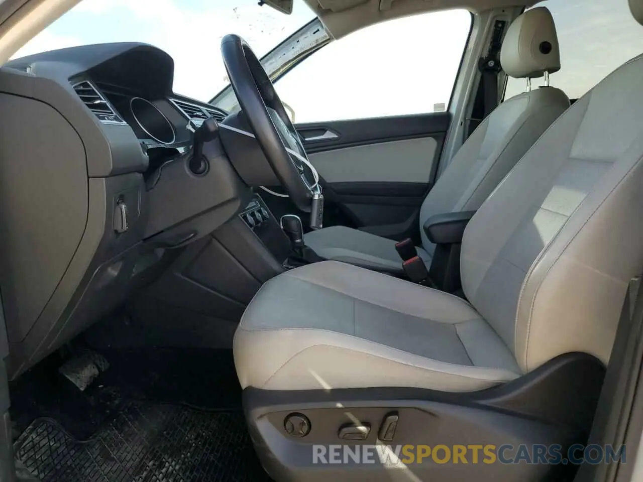 7 Photograph of a damaged car 3VV3B7AX7KM044817 VOLKSWAGEN TIGUAN 2019