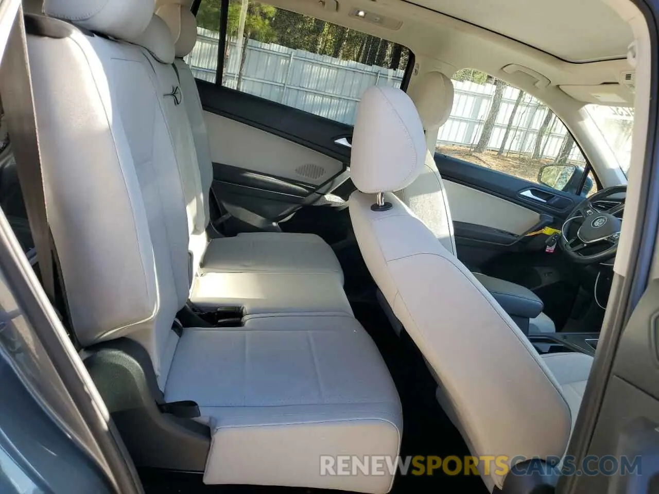 10 Photograph of a damaged car 3VV3B7AX7KM080619 VOLKSWAGEN TIGUAN 2019