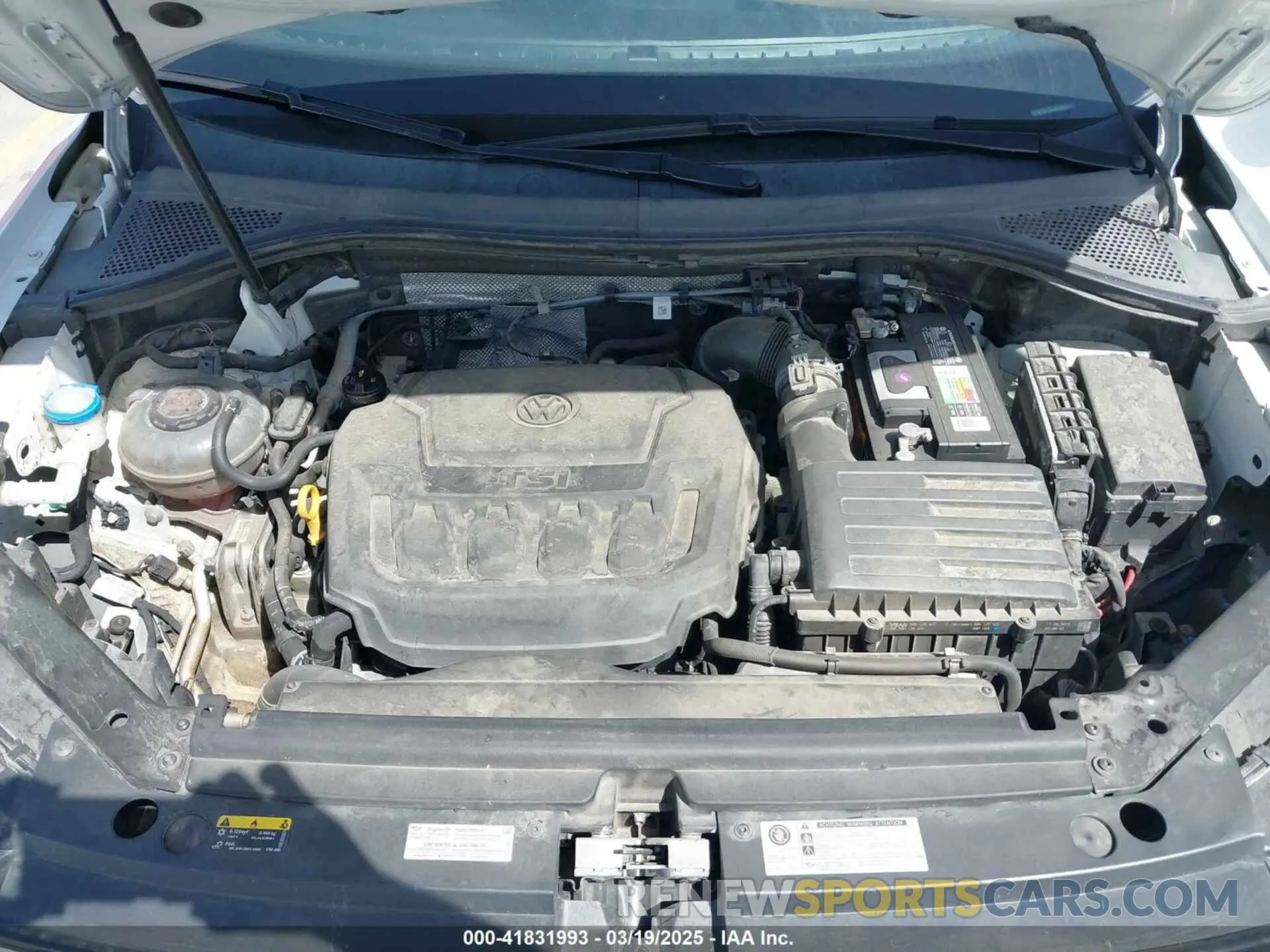 10 Photograph of a damaged car 3VV3B7AX7KM139460 VOLKSWAGEN TIGUAN 2019
