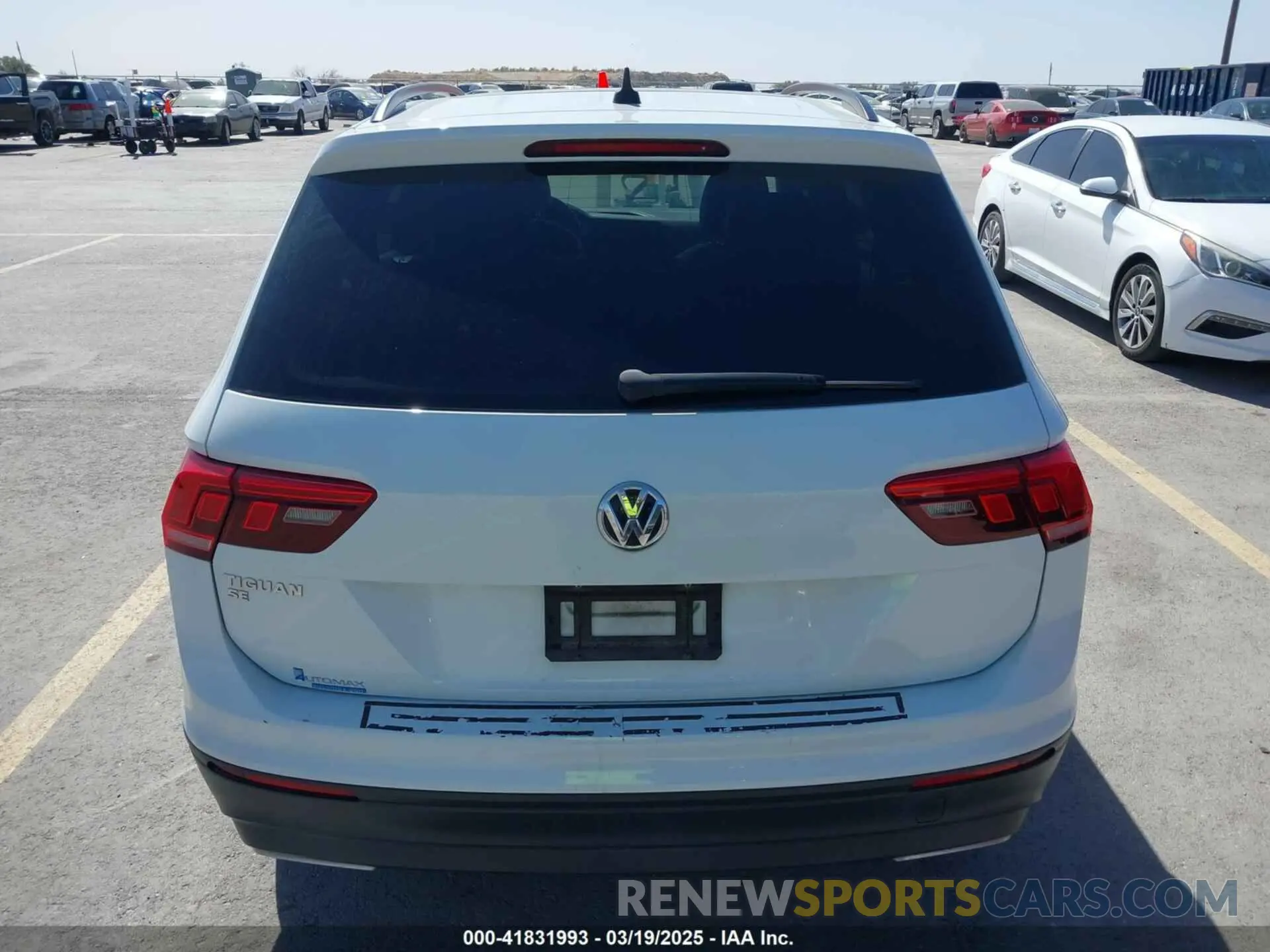 16 Photograph of a damaged car 3VV3B7AX7KM139460 VOLKSWAGEN TIGUAN 2019