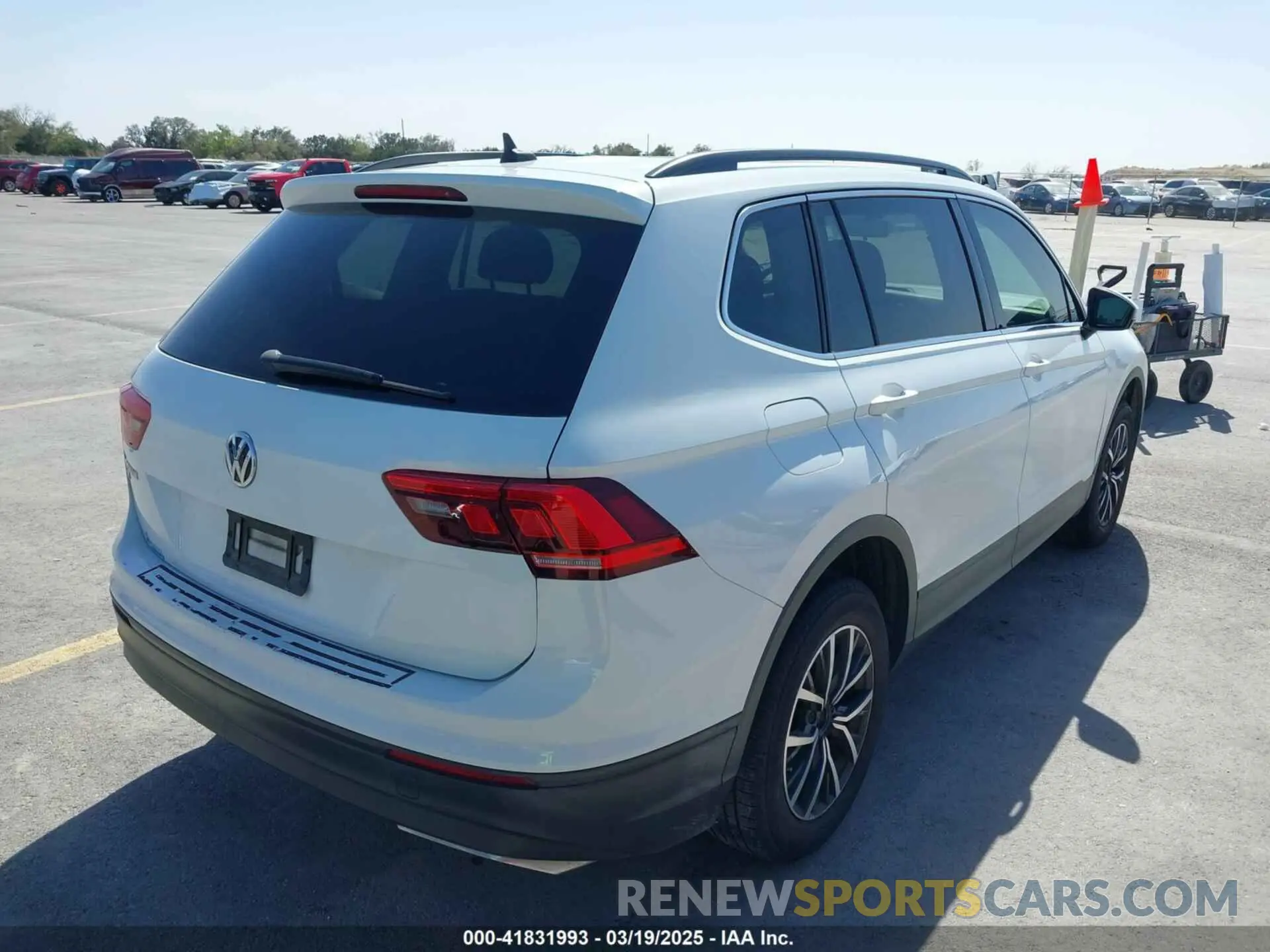 4 Photograph of a damaged car 3VV3B7AX7KM139460 VOLKSWAGEN TIGUAN 2019