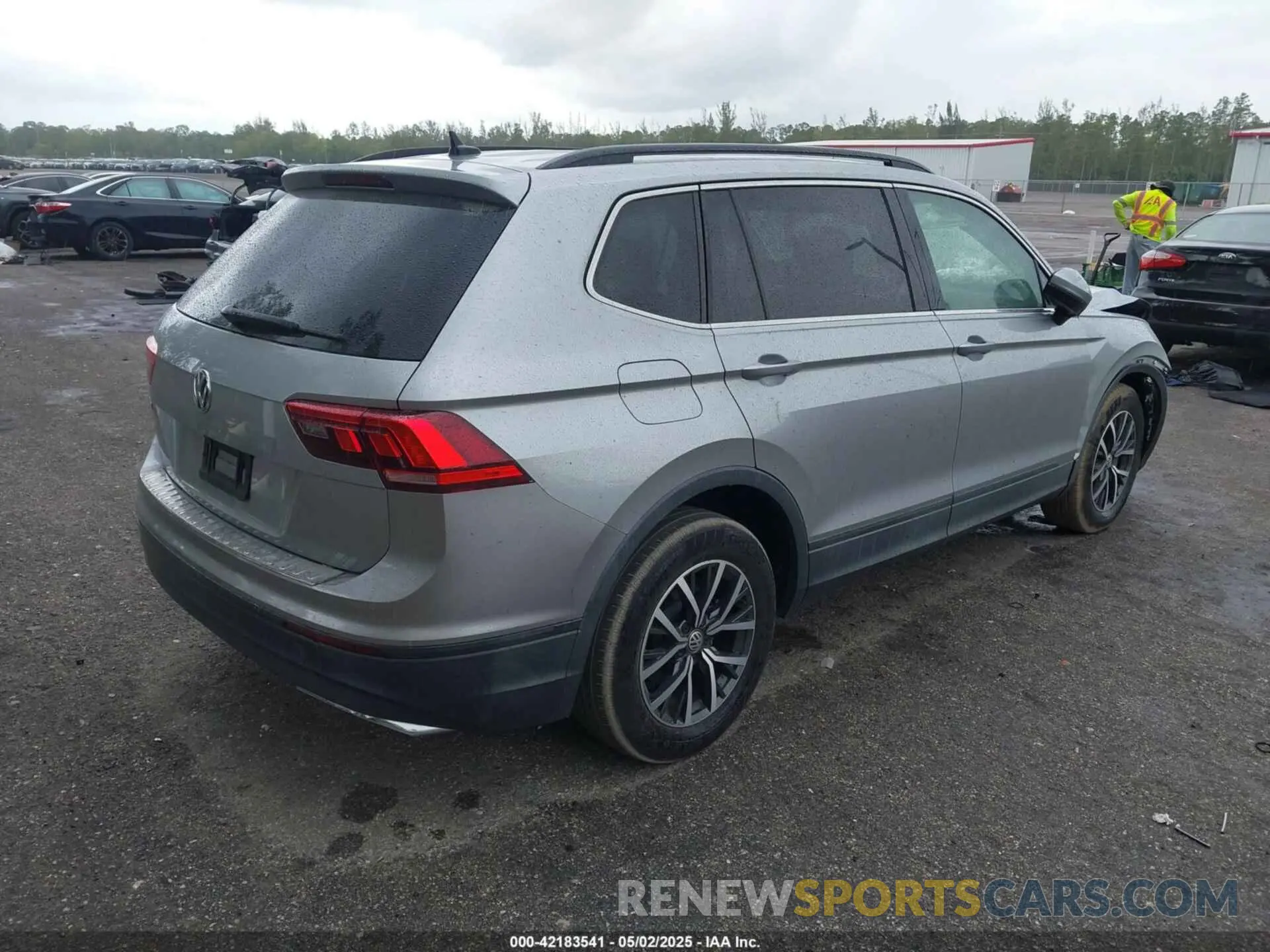4 Photograph of a damaged car 3VV3B7AX7KM194376 VOLKSWAGEN TIGUAN 2019