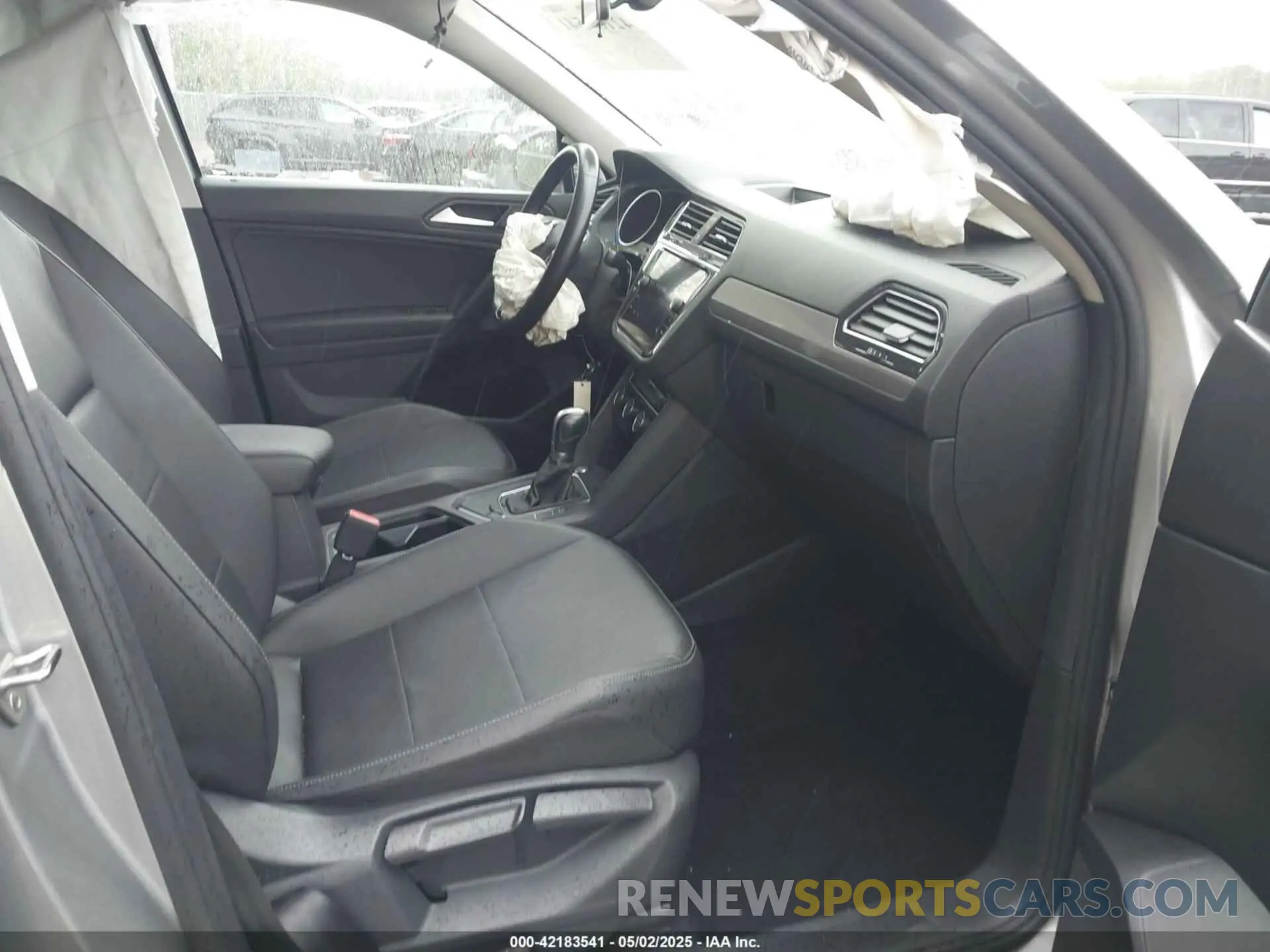 5 Photograph of a damaged car 3VV3B7AX7KM194376 VOLKSWAGEN TIGUAN 2019
