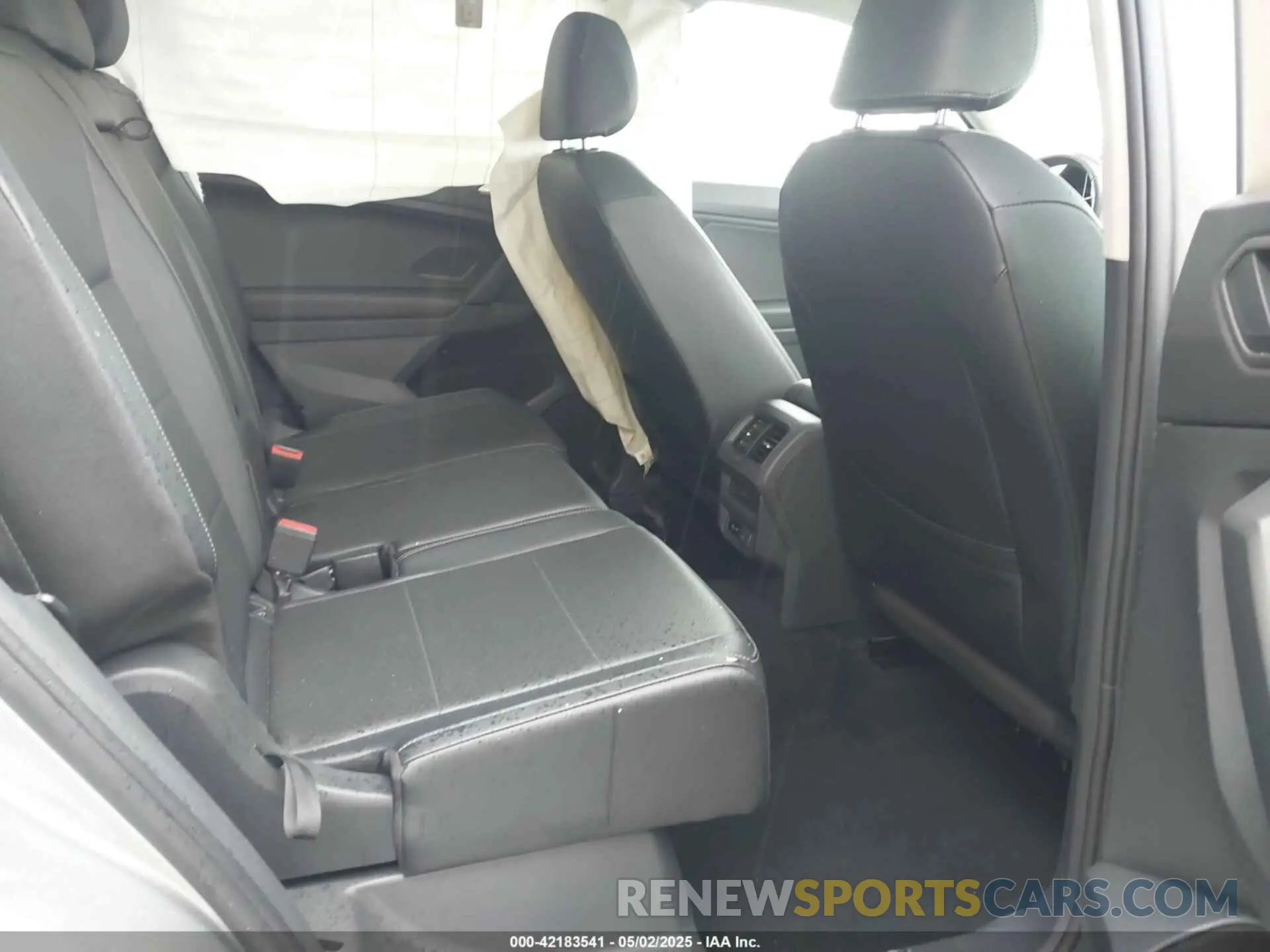 8 Photograph of a damaged car 3VV3B7AX7KM194376 VOLKSWAGEN TIGUAN 2019