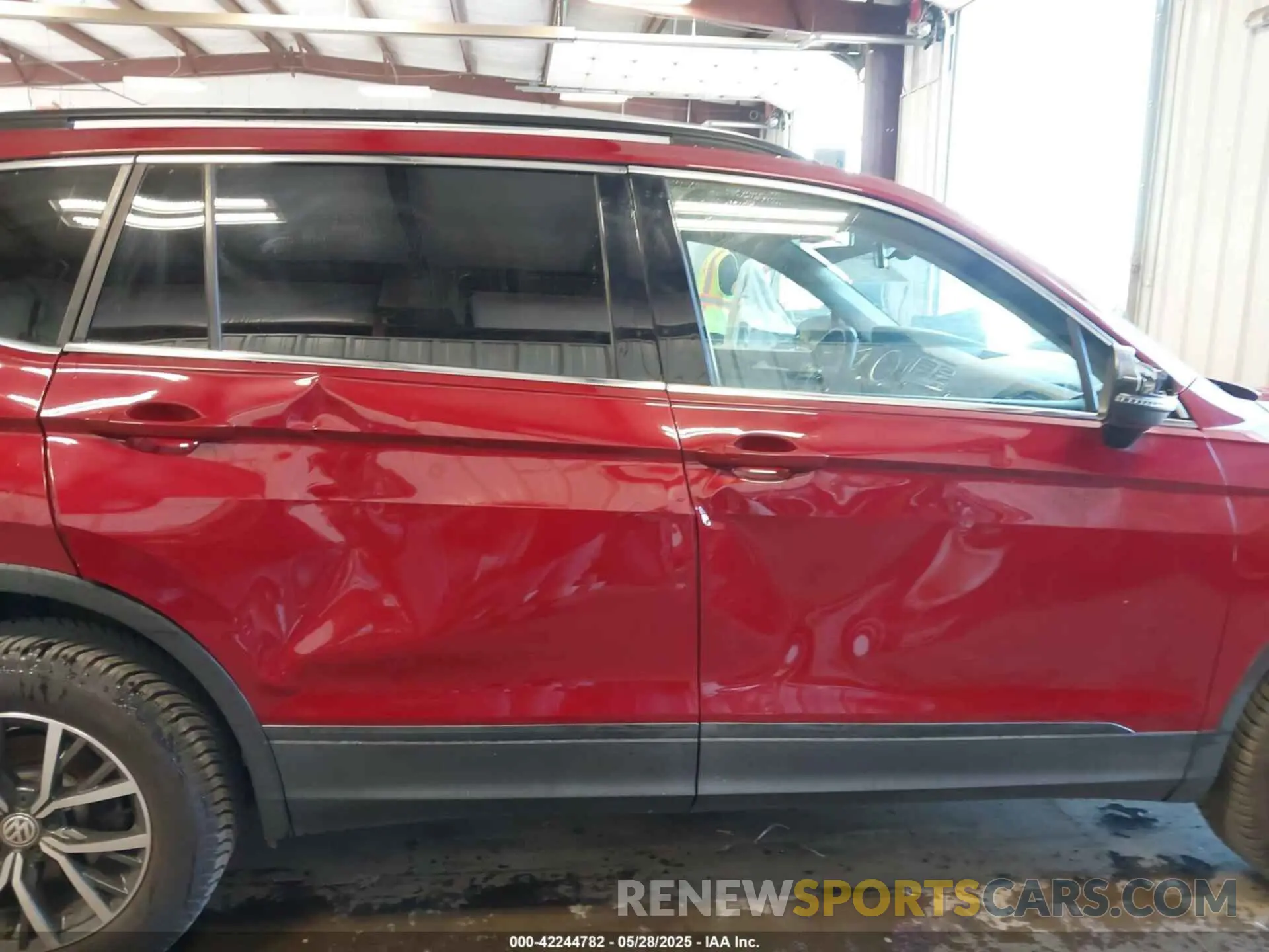 13 Photograph of a damaged car 3VV3B7AX8KM126023 VOLKSWAGEN TIGUAN 2019