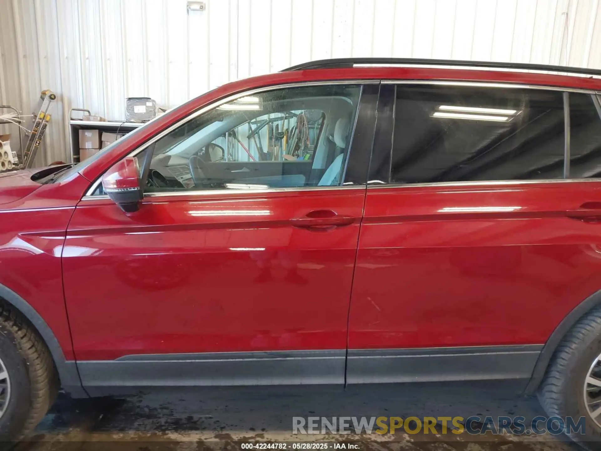 14 Photograph of a damaged car 3VV3B7AX8KM126023 VOLKSWAGEN TIGUAN 2019