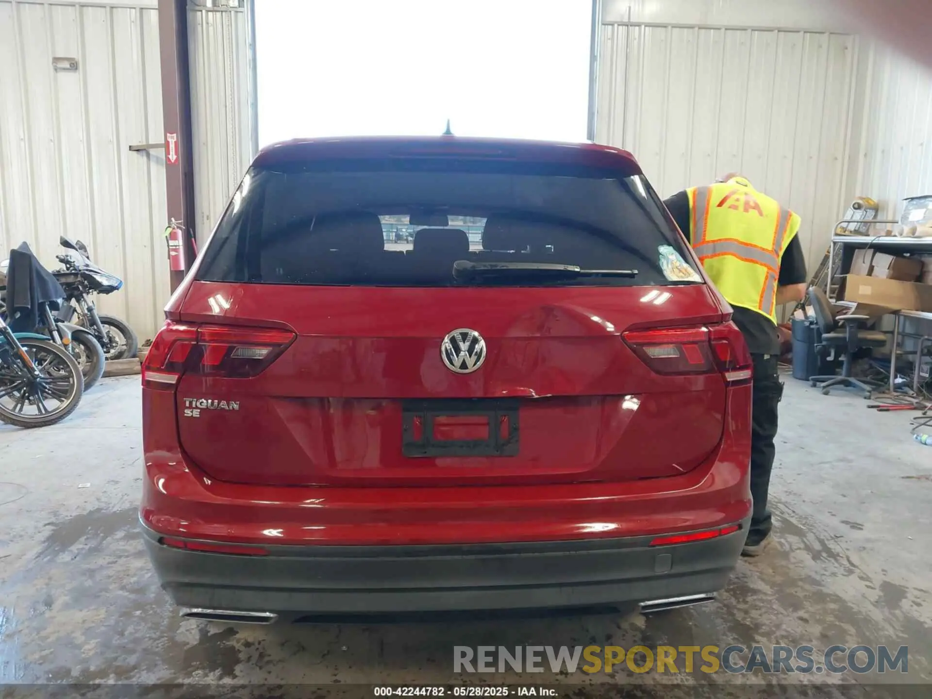 16 Photograph of a damaged car 3VV3B7AX8KM126023 VOLKSWAGEN TIGUAN 2019