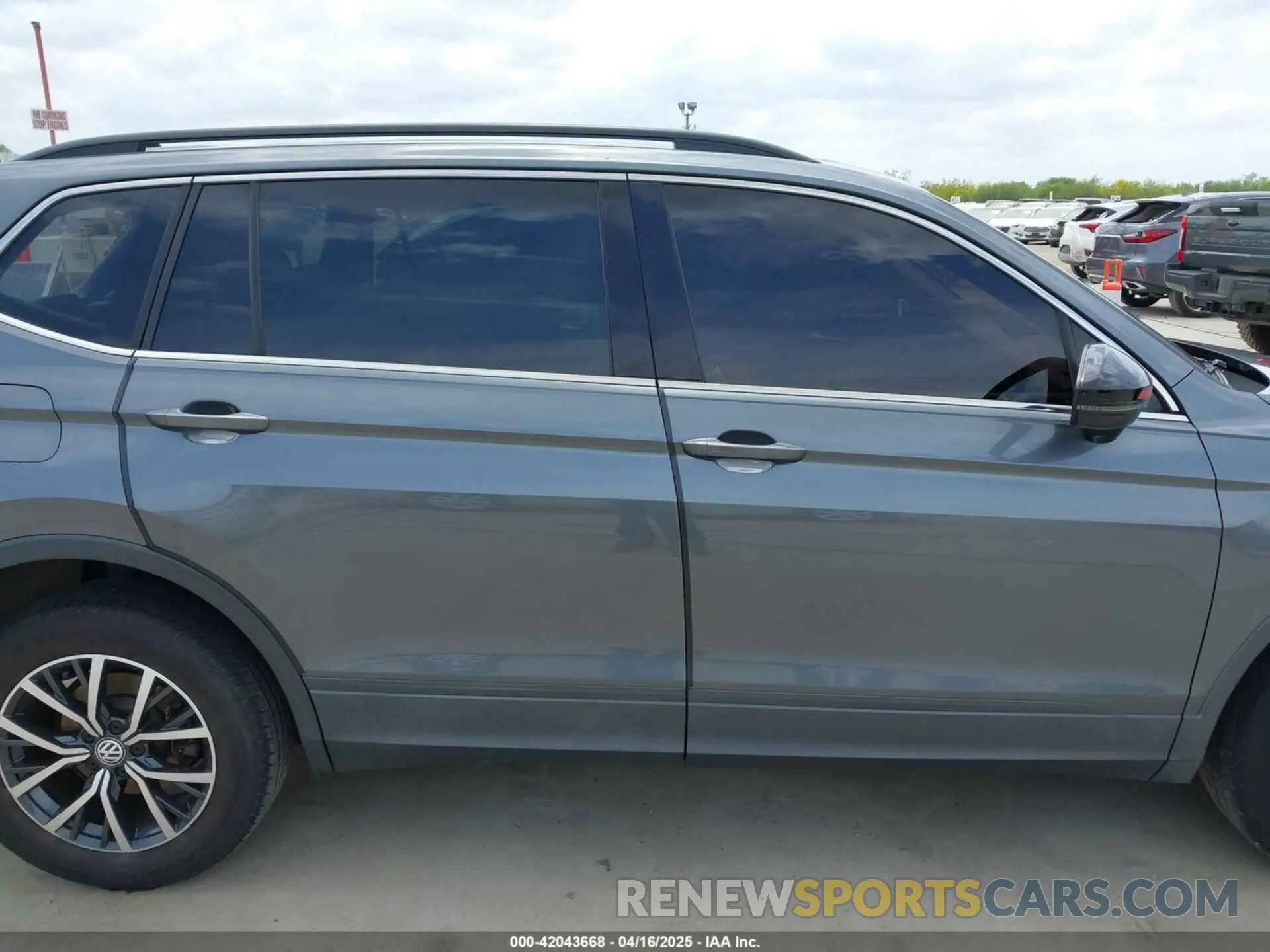 14 Photograph of a damaged car 3VV3B7AX8KM144134 VOLKSWAGEN TIGUAN 2019