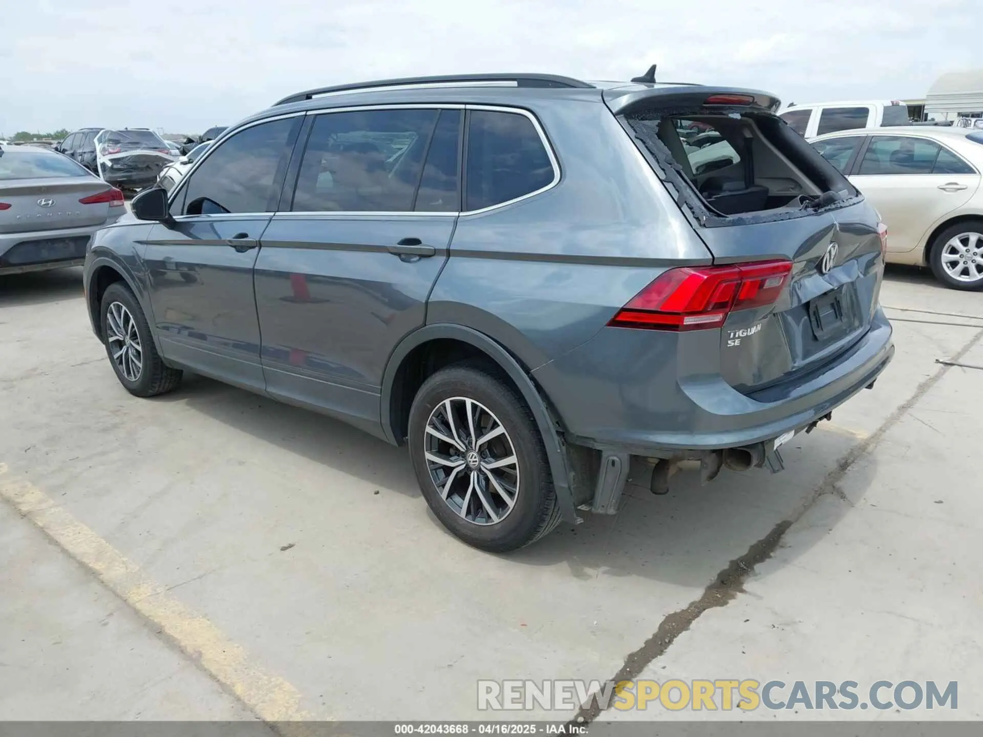 3 Photograph of a damaged car 3VV3B7AX8KM144134 VOLKSWAGEN TIGUAN 2019