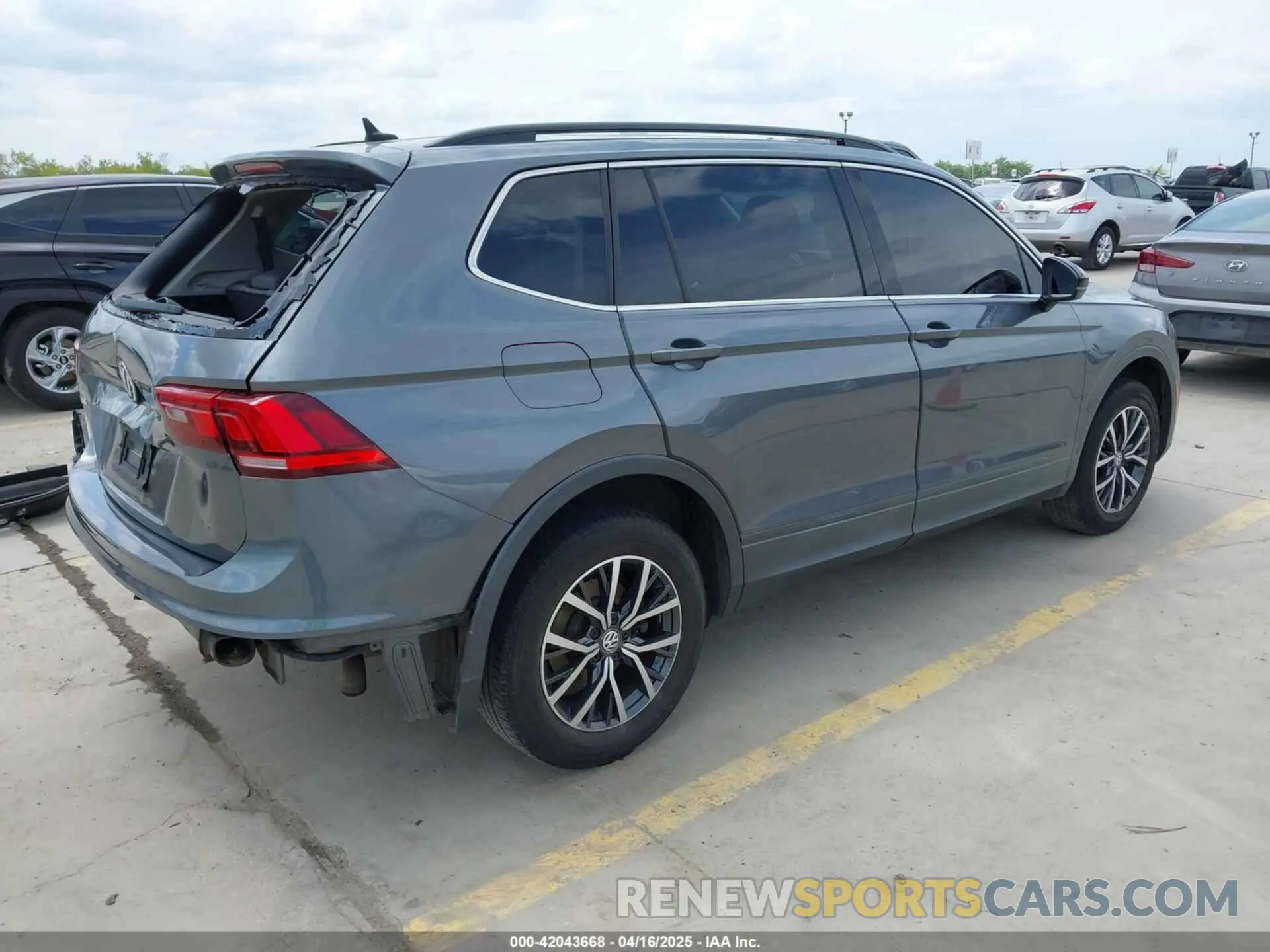 4 Photograph of a damaged car 3VV3B7AX8KM144134 VOLKSWAGEN TIGUAN 2019