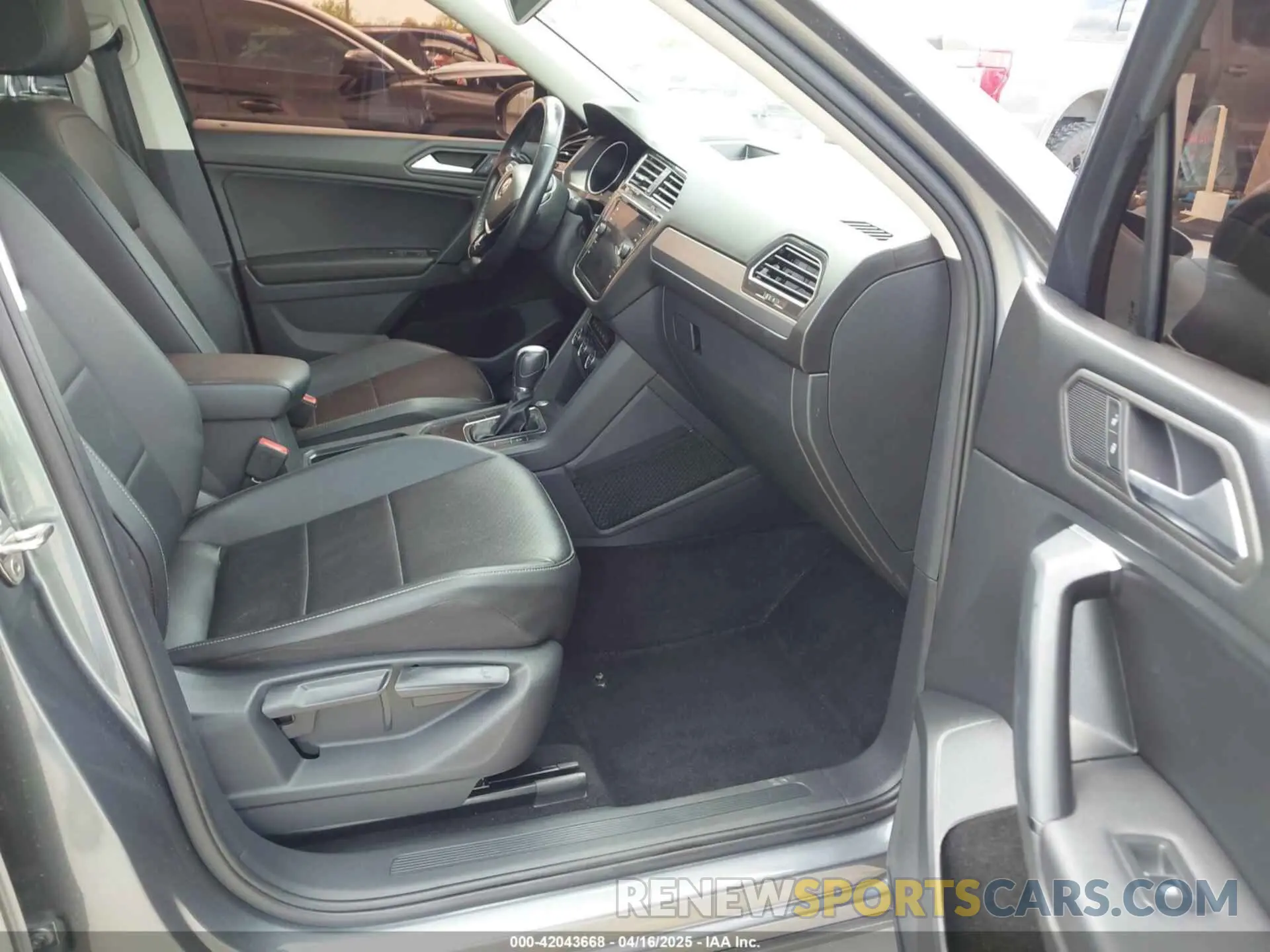 5 Photograph of a damaged car 3VV3B7AX8KM144134 VOLKSWAGEN TIGUAN 2019