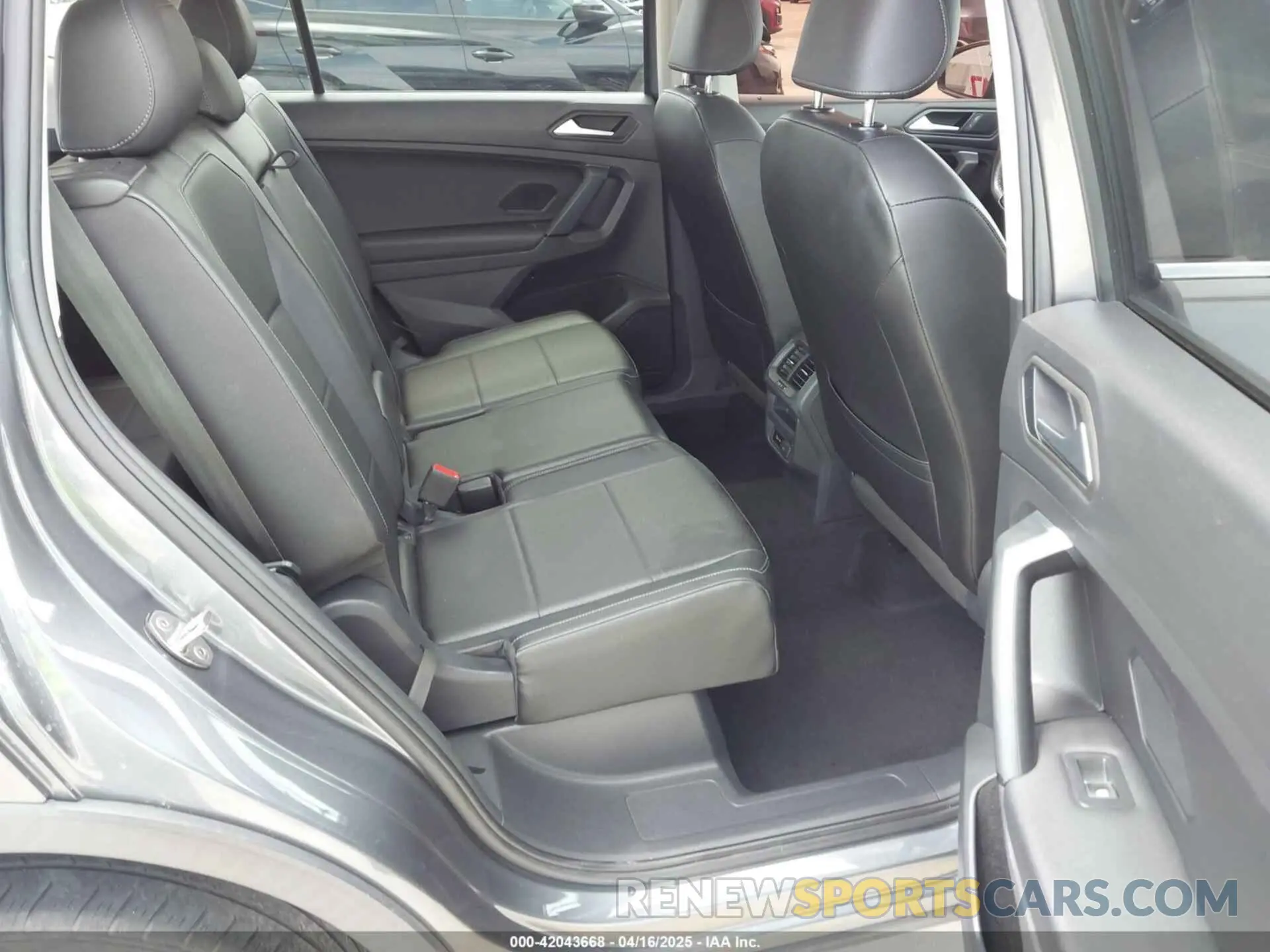 8 Photograph of a damaged car 3VV3B7AX8KM144134 VOLKSWAGEN TIGUAN 2019