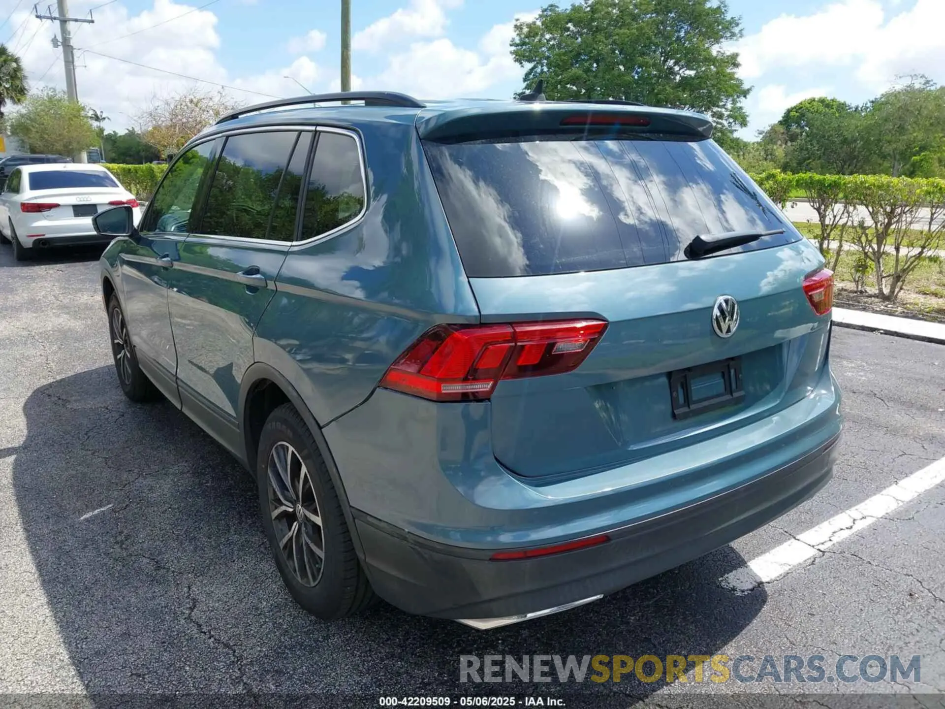 3 Photograph of a damaged car 3VV3B7AX8KM171057 VOLKSWAGEN TIGUAN 2019