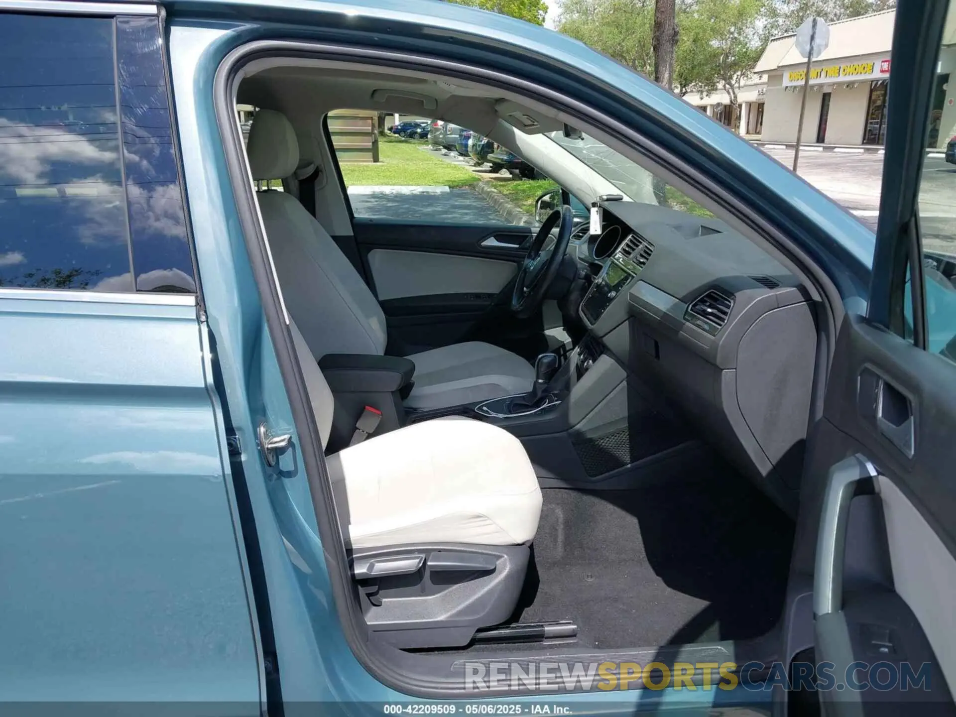 5 Photograph of a damaged car 3VV3B7AX8KM171057 VOLKSWAGEN TIGUAN 2019