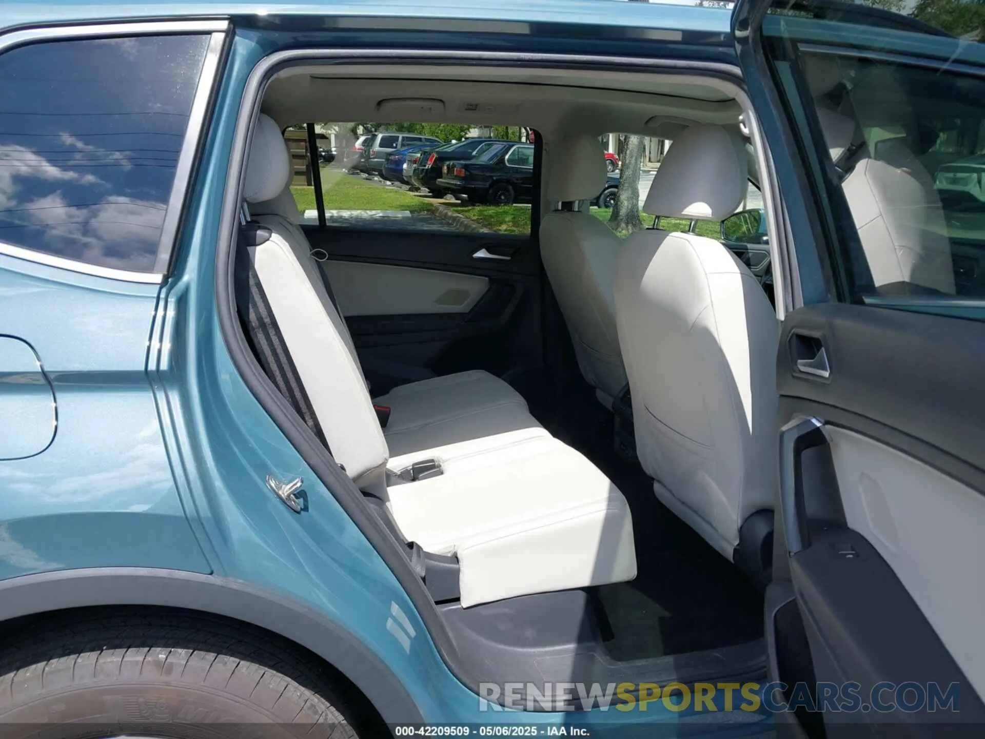 8 Photograph of a damaged car 3VV3B7AX8KM171057 VOLKSWAGEN TIGUAN 2019