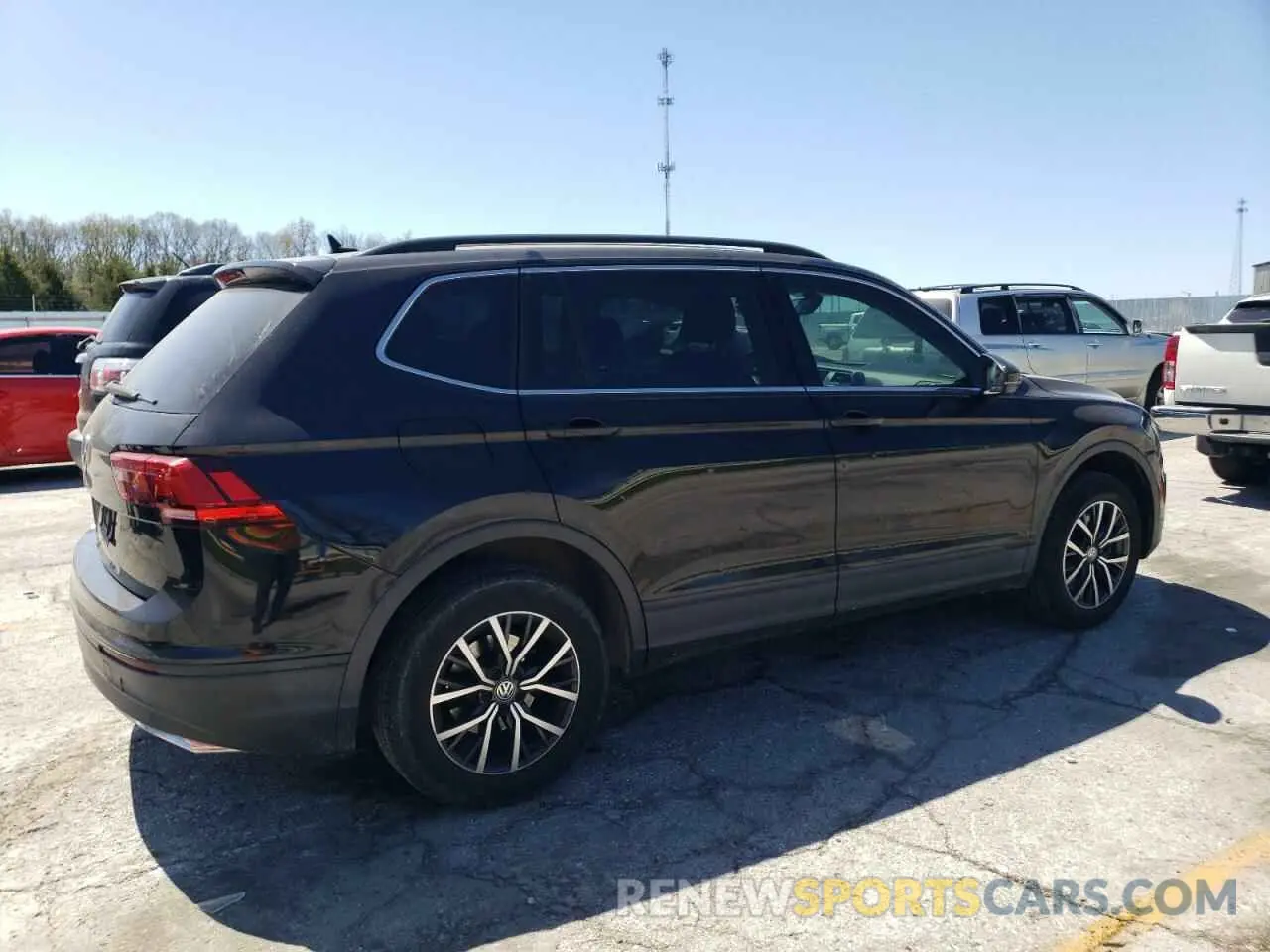 3 Photograph of a damaged car 3VV3B7AX8KM190398 VOLKSWAGEN TIGUAN 2019