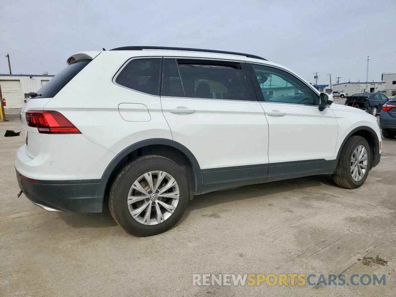 3 Photograph of a damaged car 3VV3B7AX8KM190742 VOLKSWAGEN TIGUAN 2019