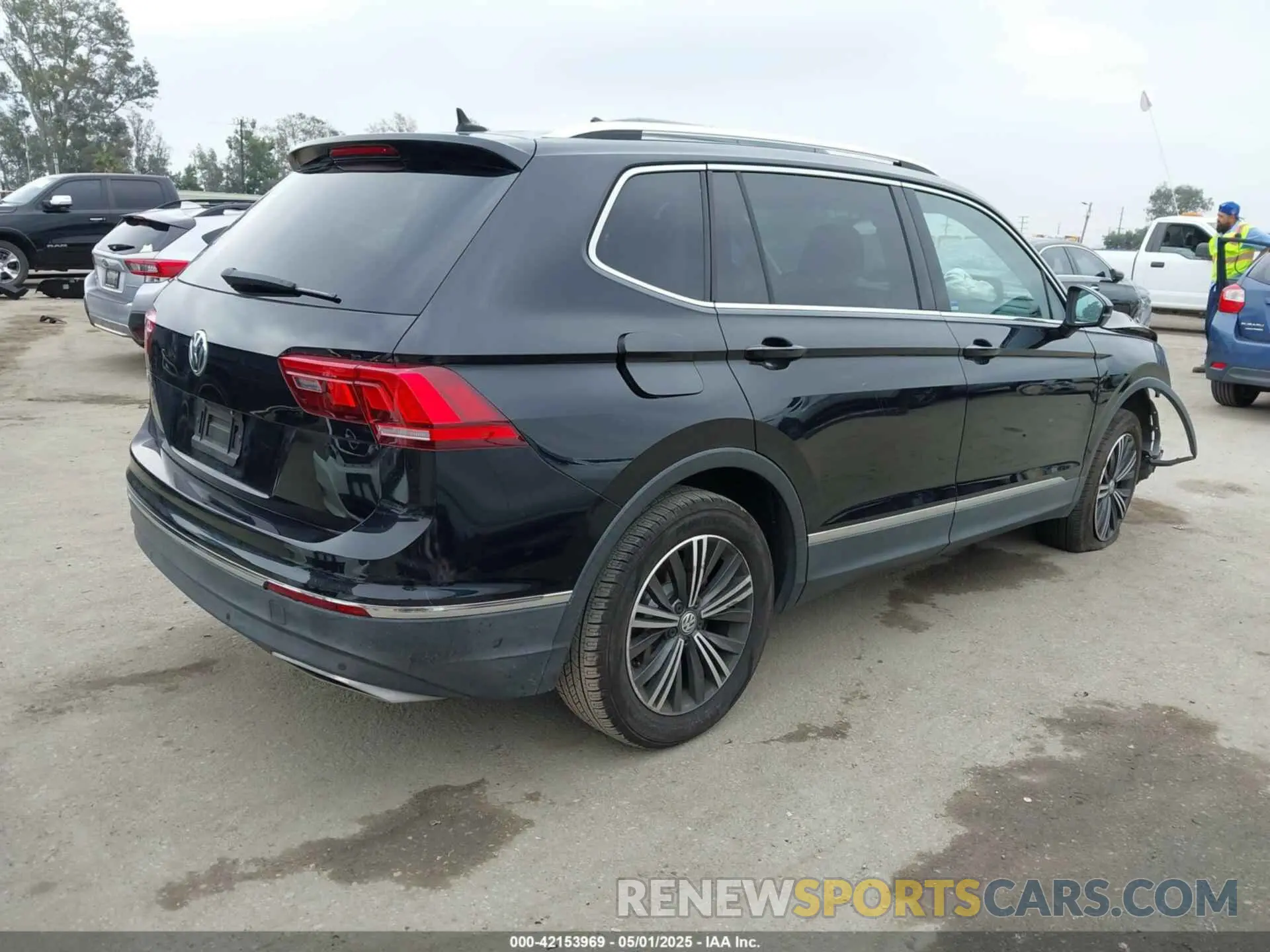 4 Photograph of a damaged car 3VV3B7AX9KM006585 VOLKSWAGEN TIGUAN 2019