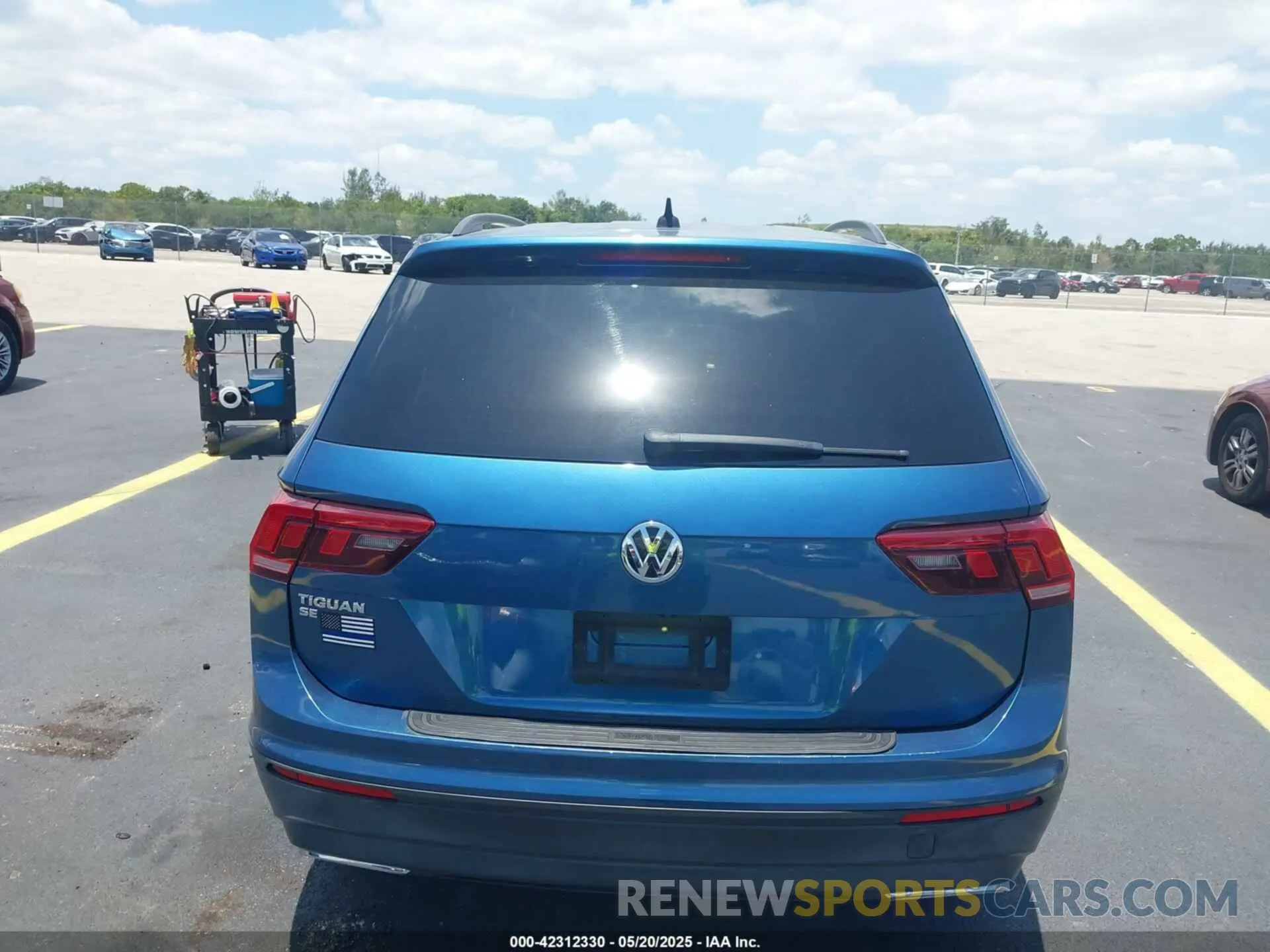 16 Photograph of a damaged car 3VV3B7AX9KM057438 VOLKSWAGEN TIGUAN 2019