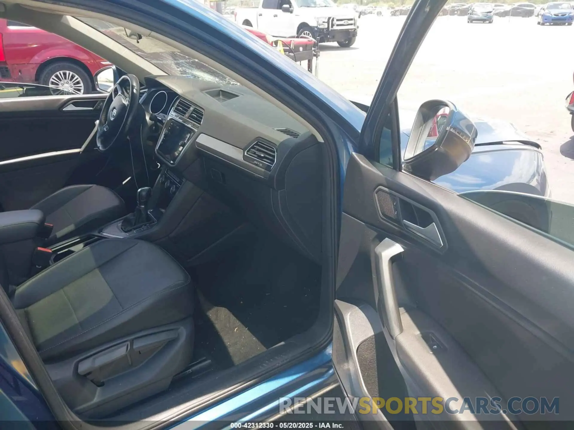 5 Photograph of a damaged car 3VV3B7AX9KM057438 VOLKSWAGEN TIGUAN 2019