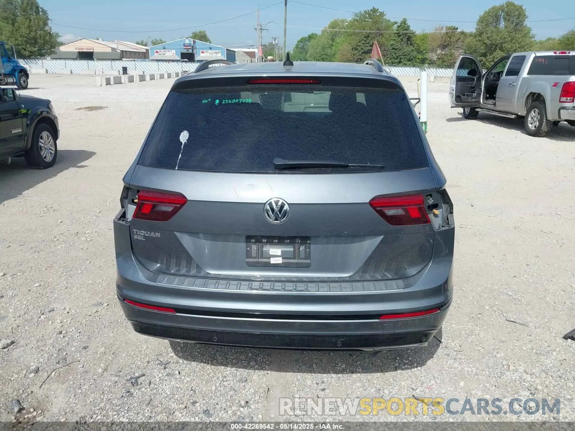17 Photograph of a damaged car 3VV3B7AX9KM134177 VOLKSWAGEN TIGUAN 2019