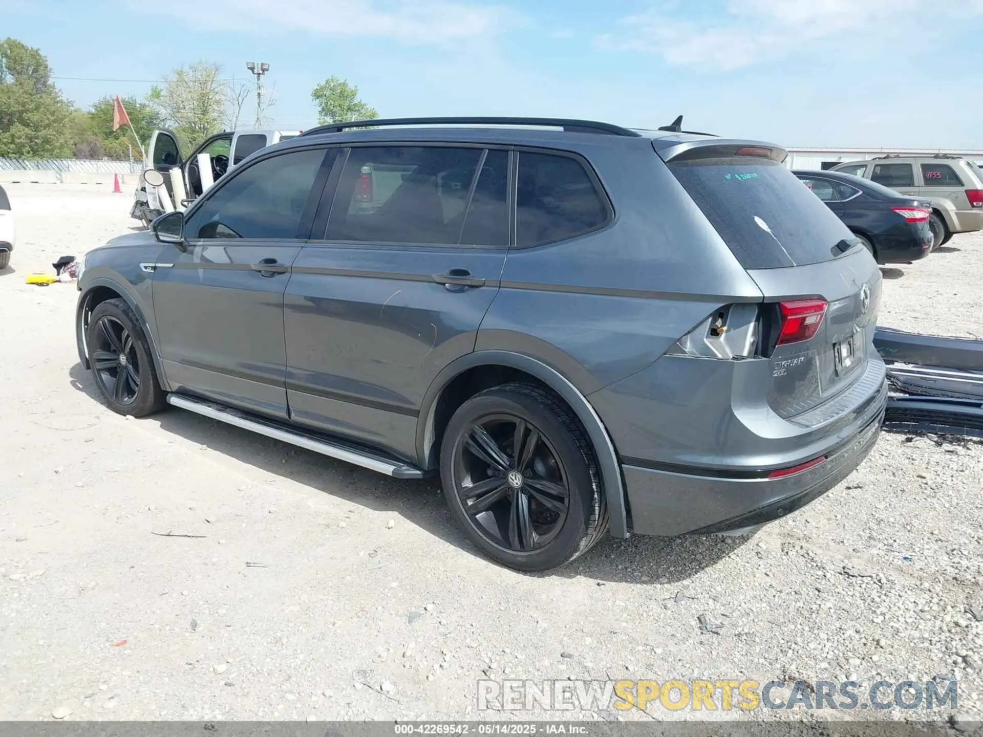 3 Photograph of a damaged car 3VV3B7AX9KM134177 VOLKSWAGEN TIGUAN 2019