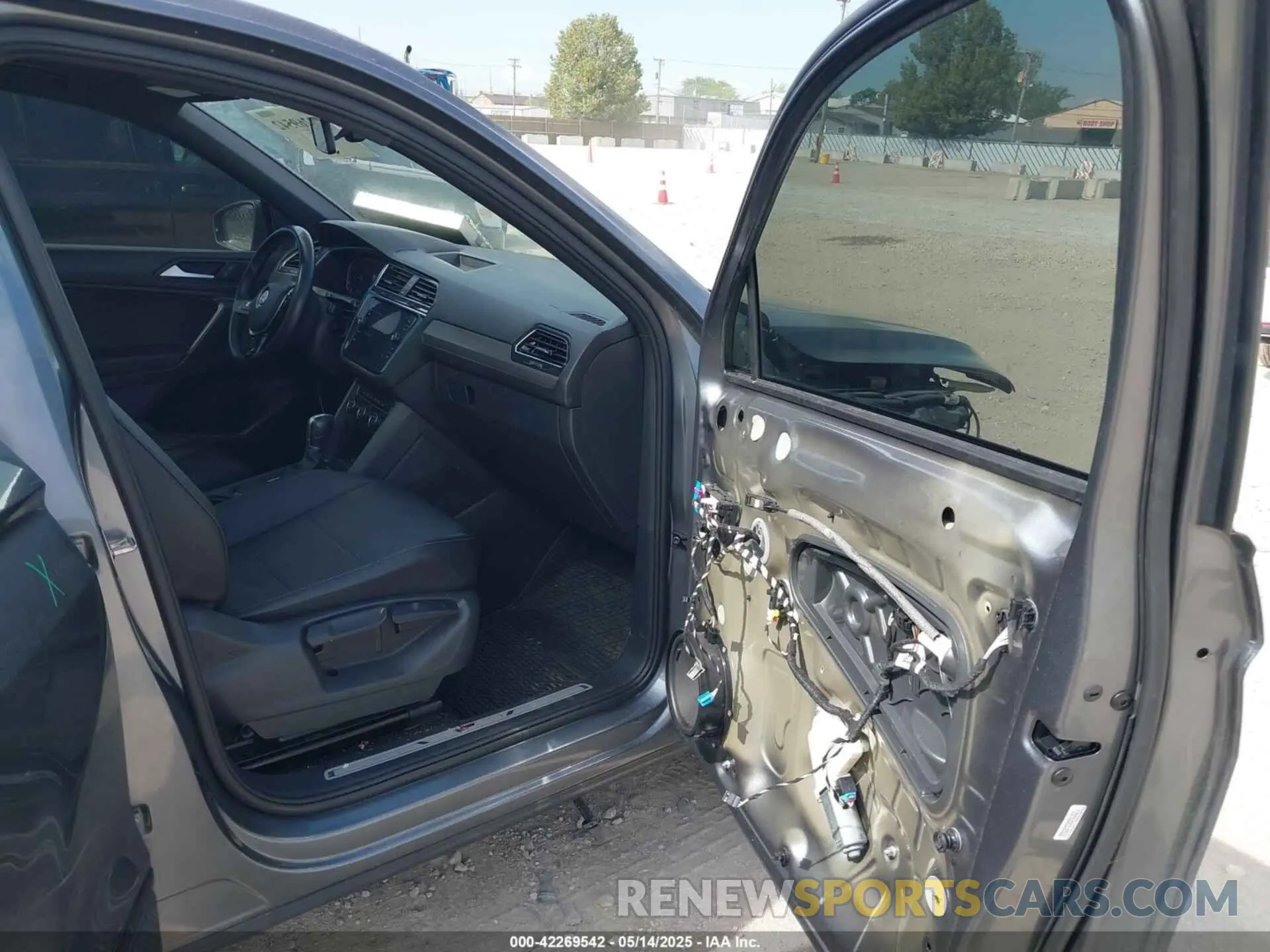5 Photograph of a damaged car 3VV3B7AX9KM134177 VOLKSWAGEN TIGUAN 2019