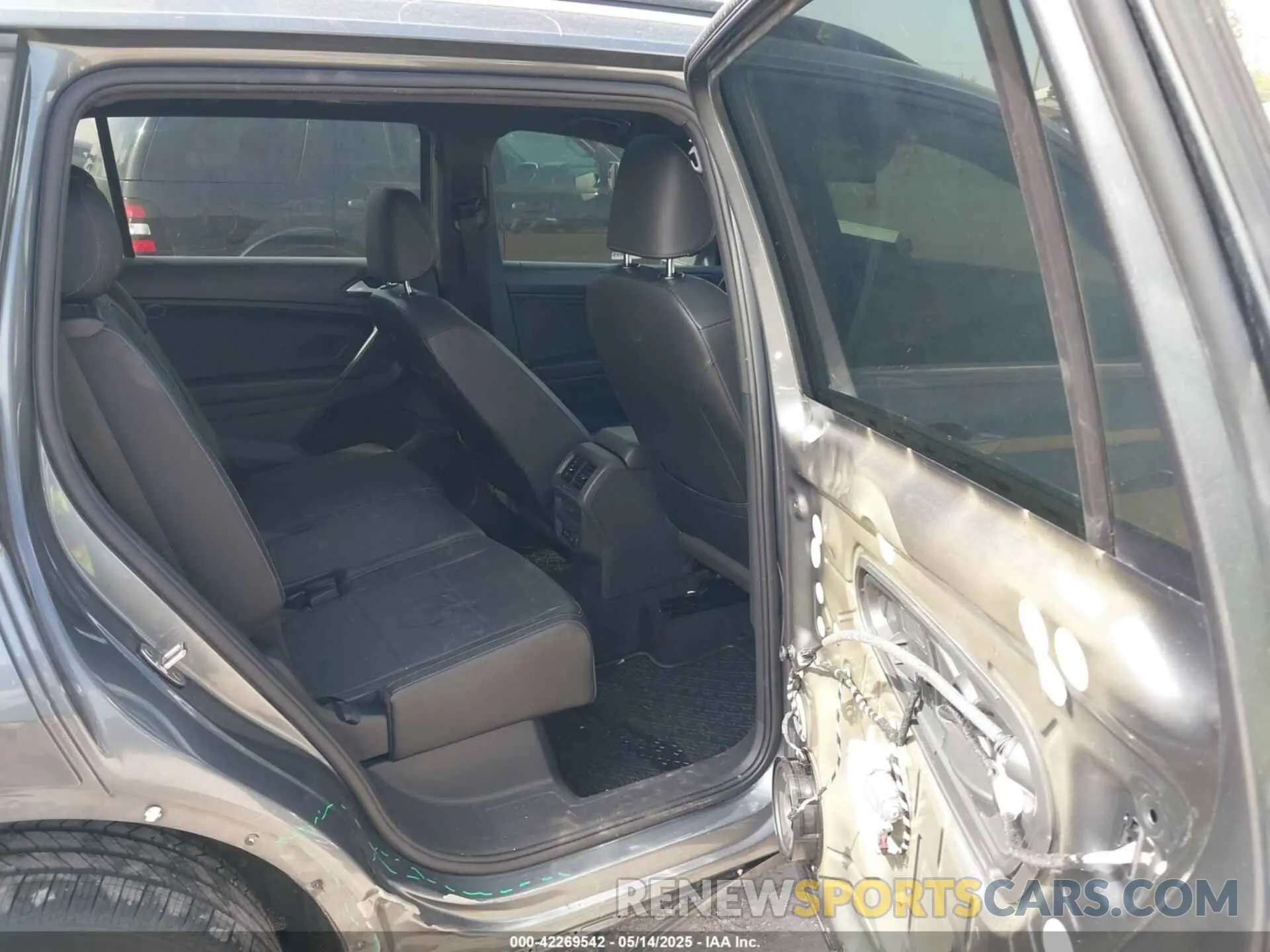 8 Photograph of a damaged car 3VV3B7AX9KM134177 VOLKSWAGEN TIGUAN 2019