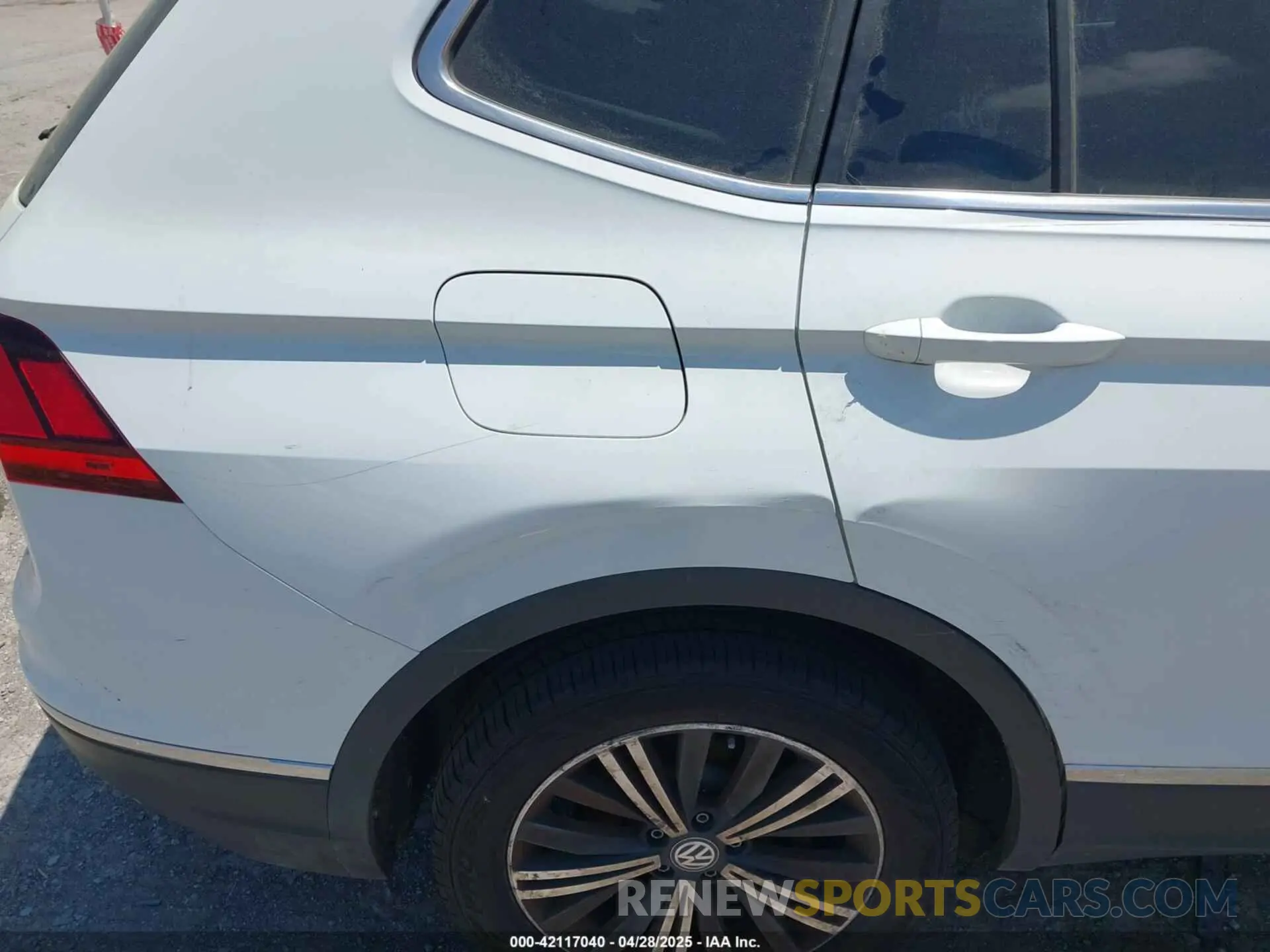 18 Photograph of a damaged car 3VV3B7AX9KM189485 VOLKSWAGEN TIGUAN 2019