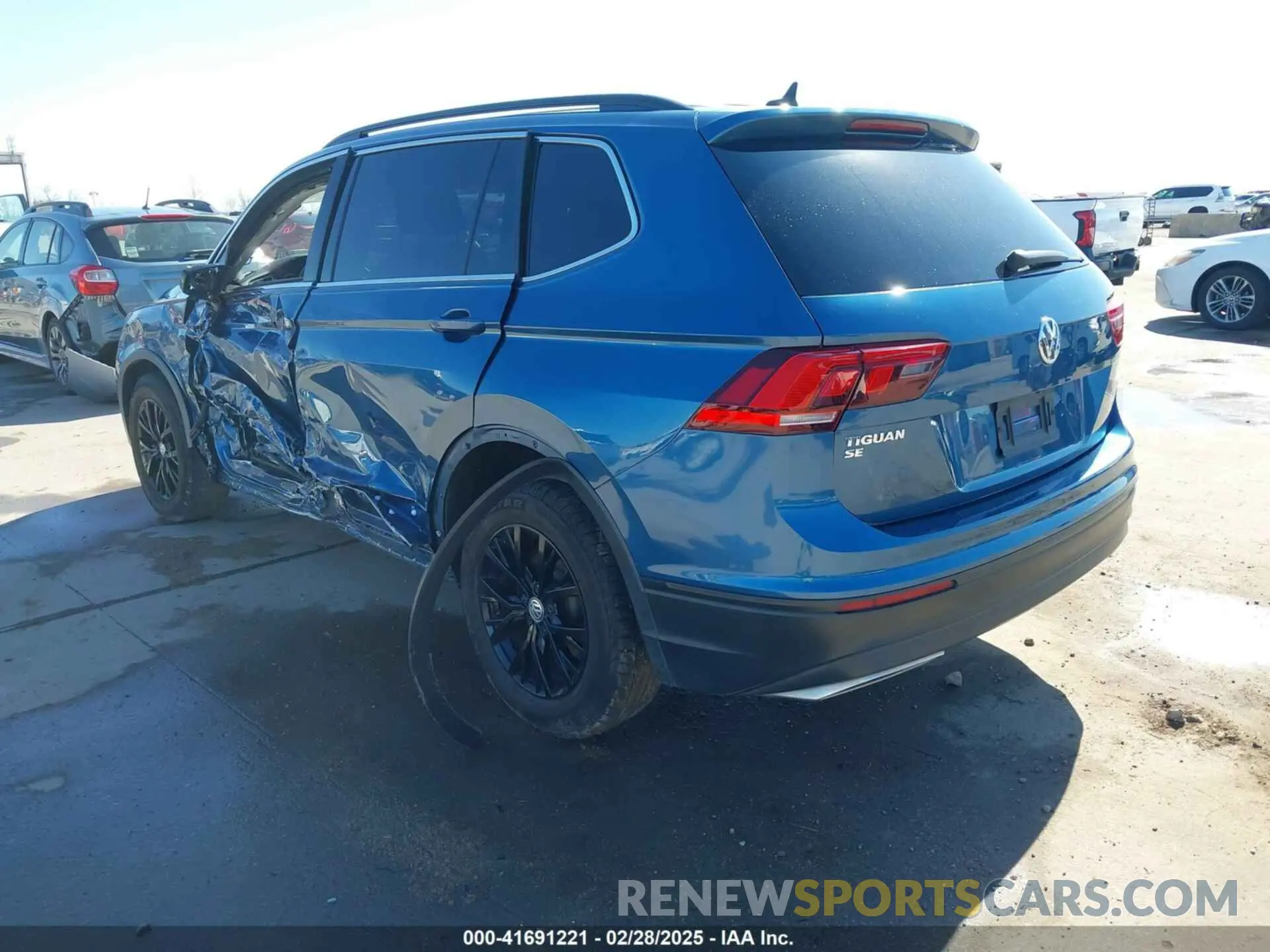 3 Photograph of a damaged car 3VV3B7AX9KM197862 VOLKSWAGEN TIGUAN 2019