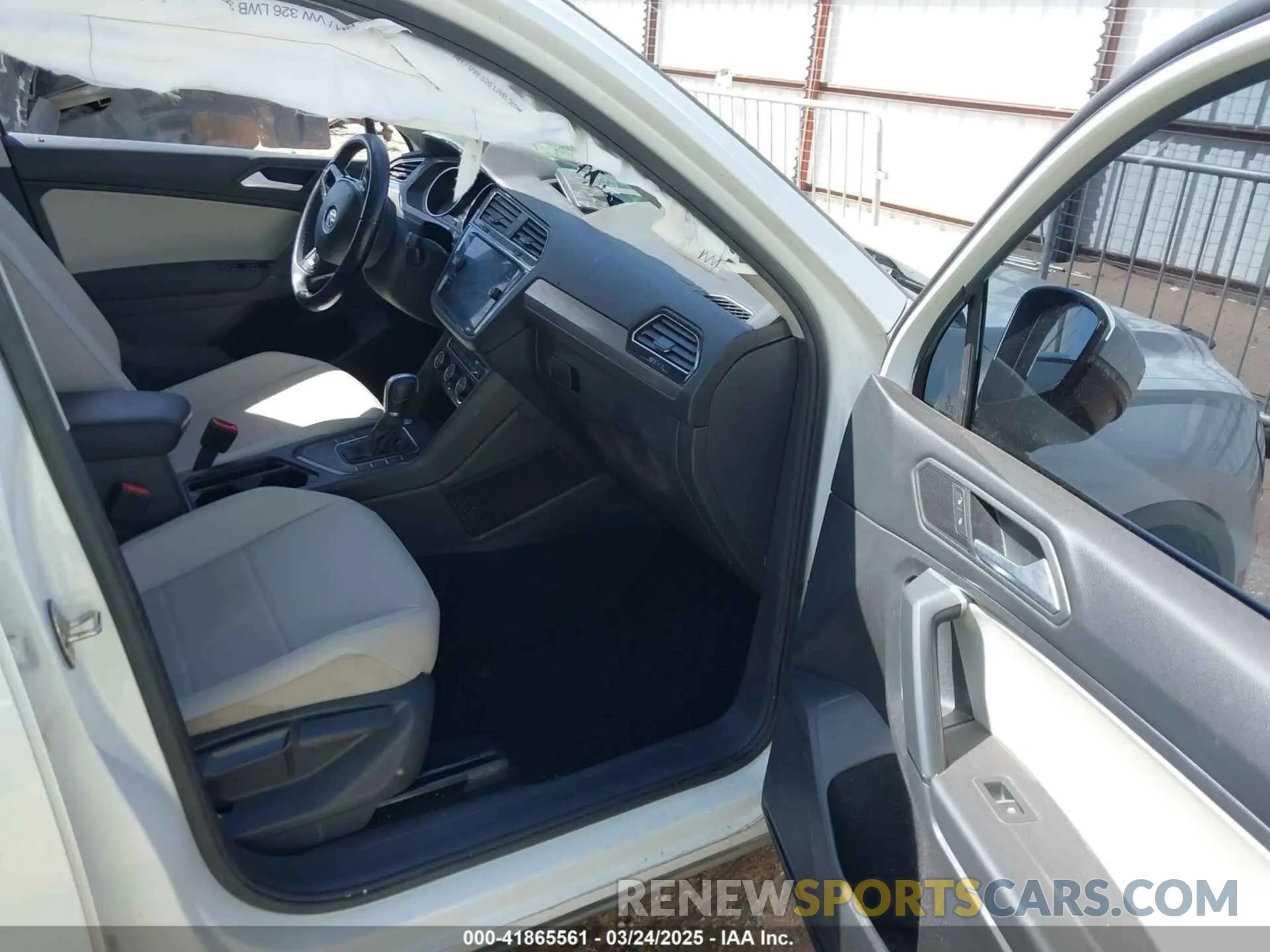 5 Photograph of a damaged car 3VV3B7AXXKM139582 VOLKSWAGEN TIGUAN 2019