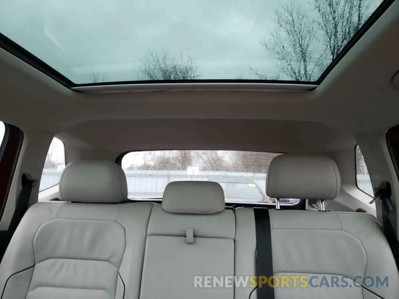 10 Photograph of a damaged car 3VV4B7AX0KM037728 VOLKSWAGEN TIGUAN 2019