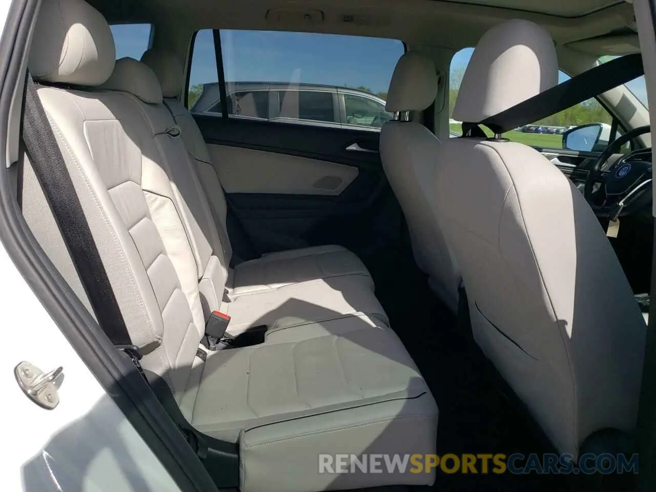 11 Photograph of a damaged car 3VV4B7AX0KM039690 VOLKSWAGEN TIGUAN 2019